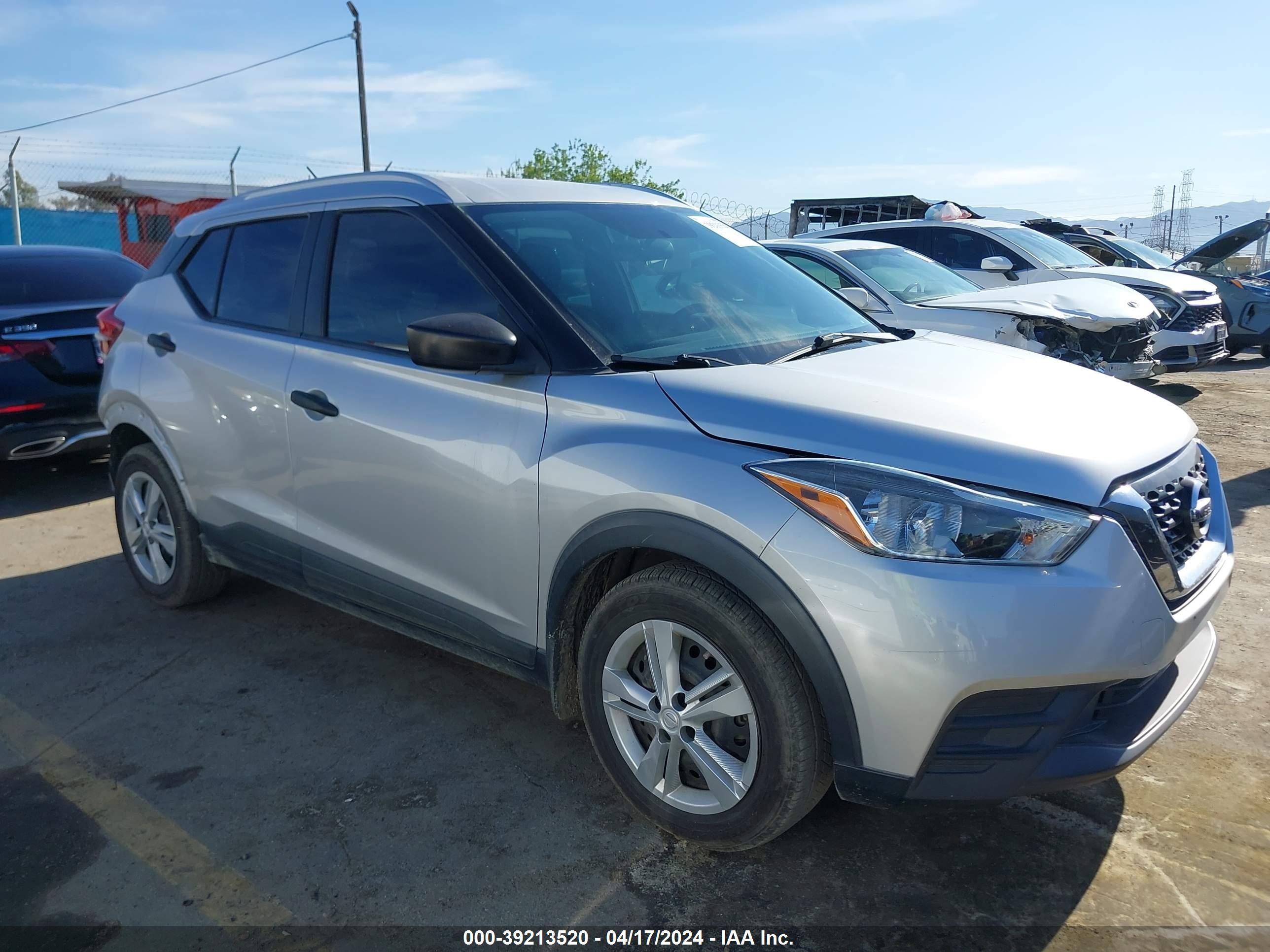 NISSAN KICKS 2018 3n1cp5cu1jl538802