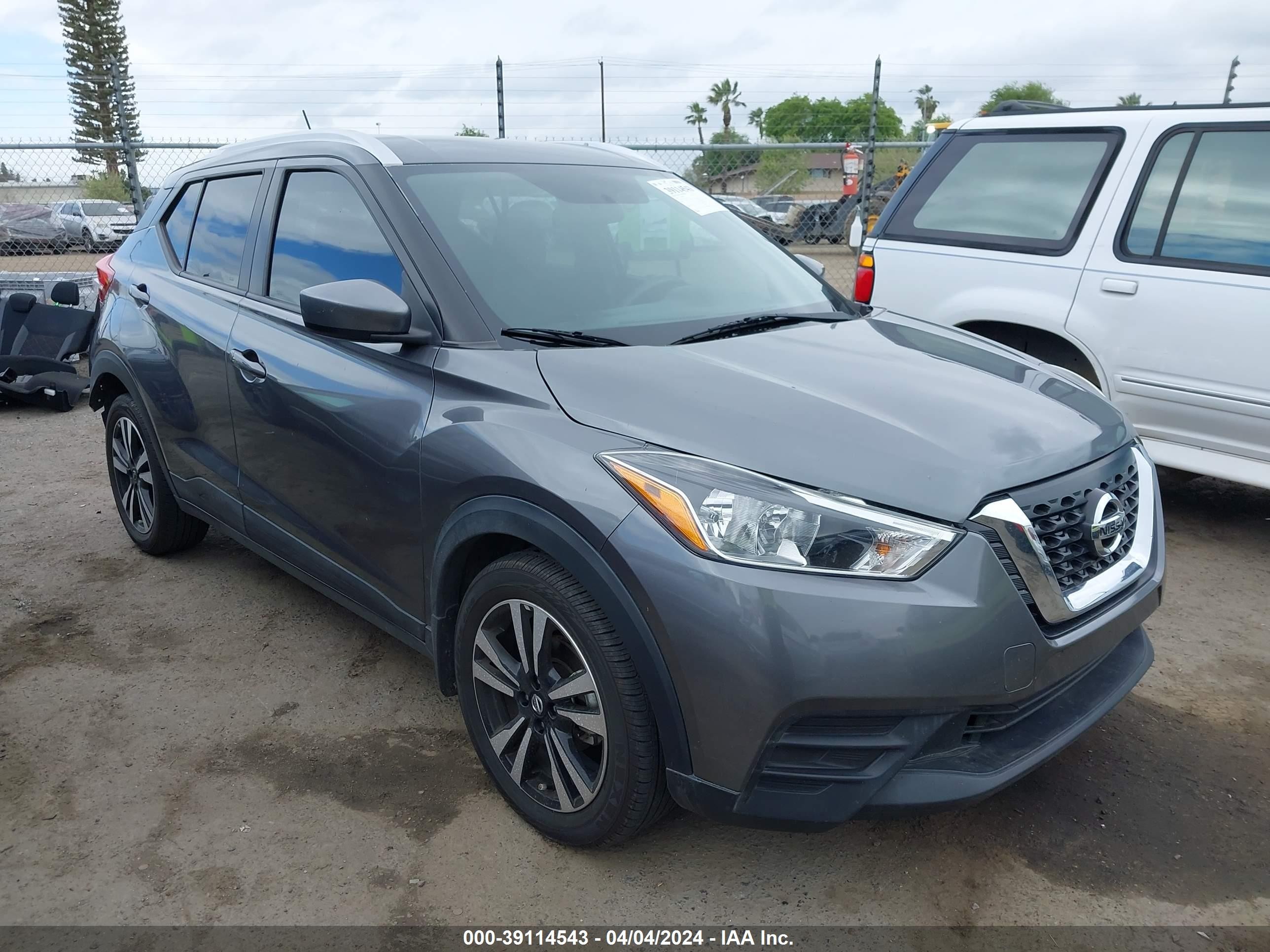 NISSAN KICKS 2018 3n1cp5cu3jl516901