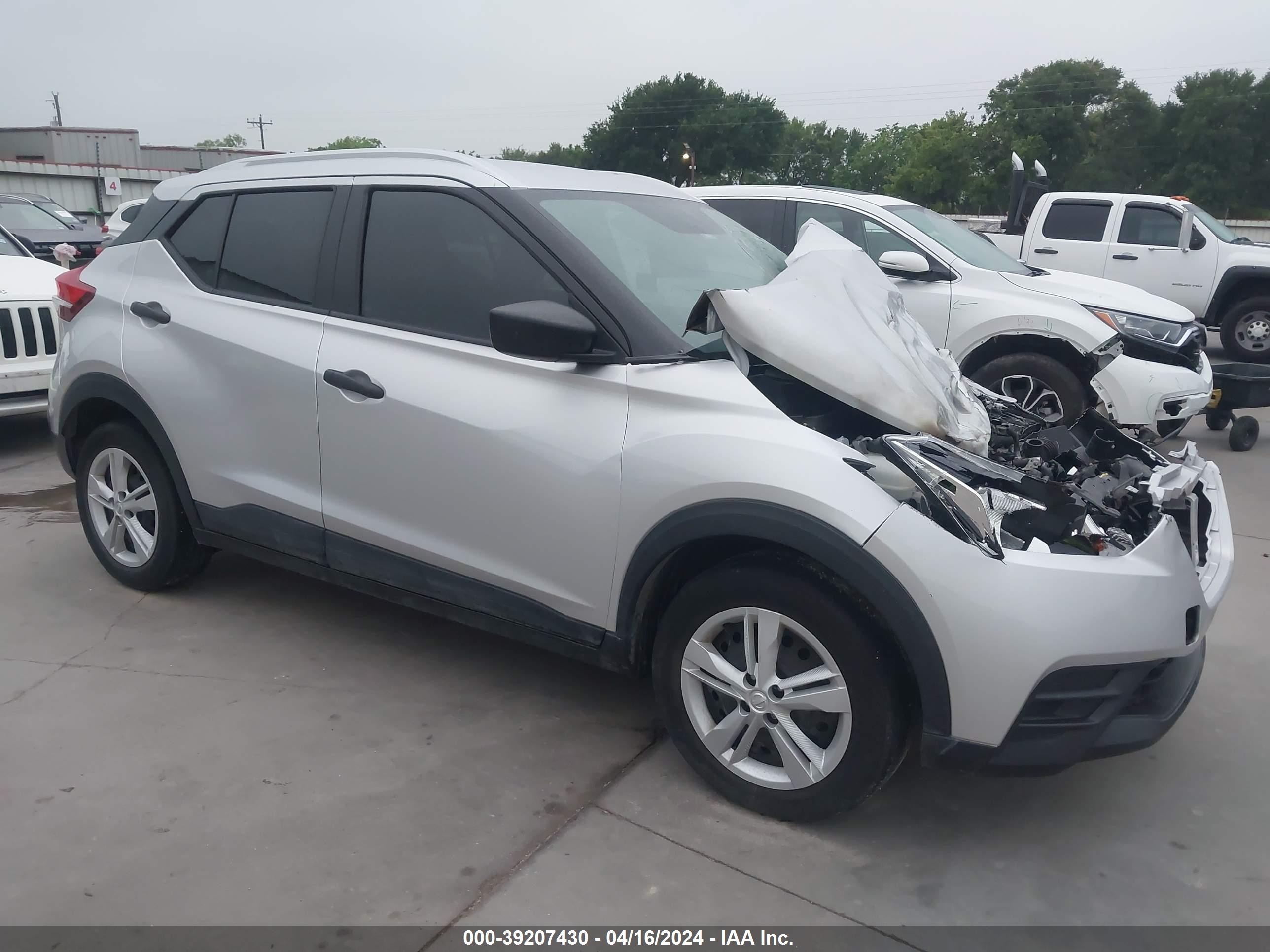 NISSAN KICKS 2018 3n1cp5cu3jl520334