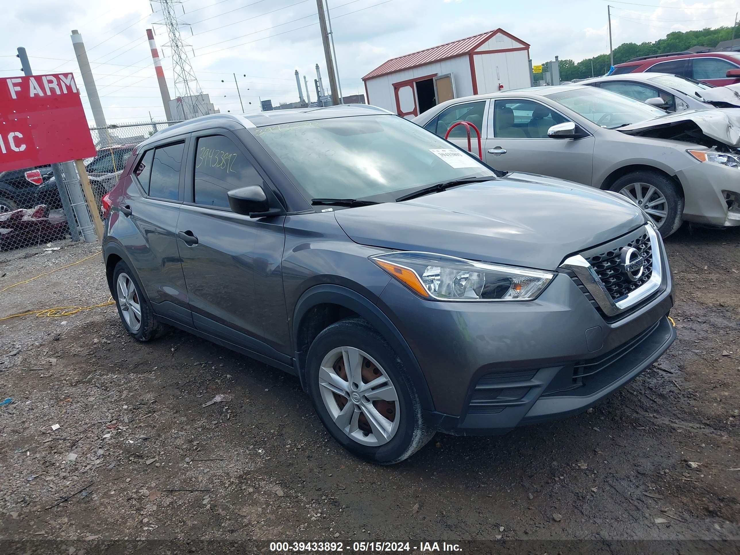 NISSAN KICKS 2018 3n1cp5cu5jl513210