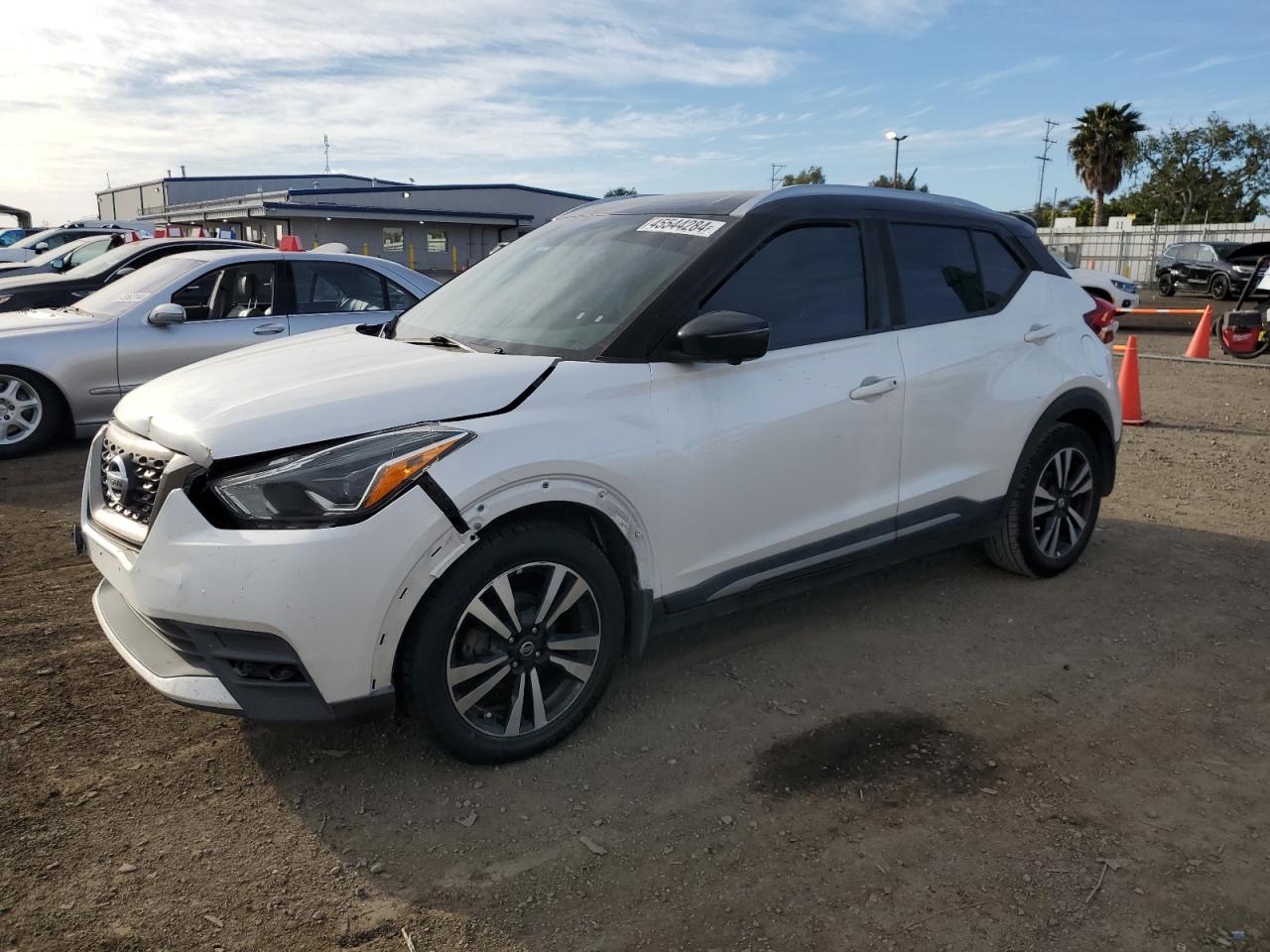 NISSAN KICKS 2019 3n1cp5cu5kl556530