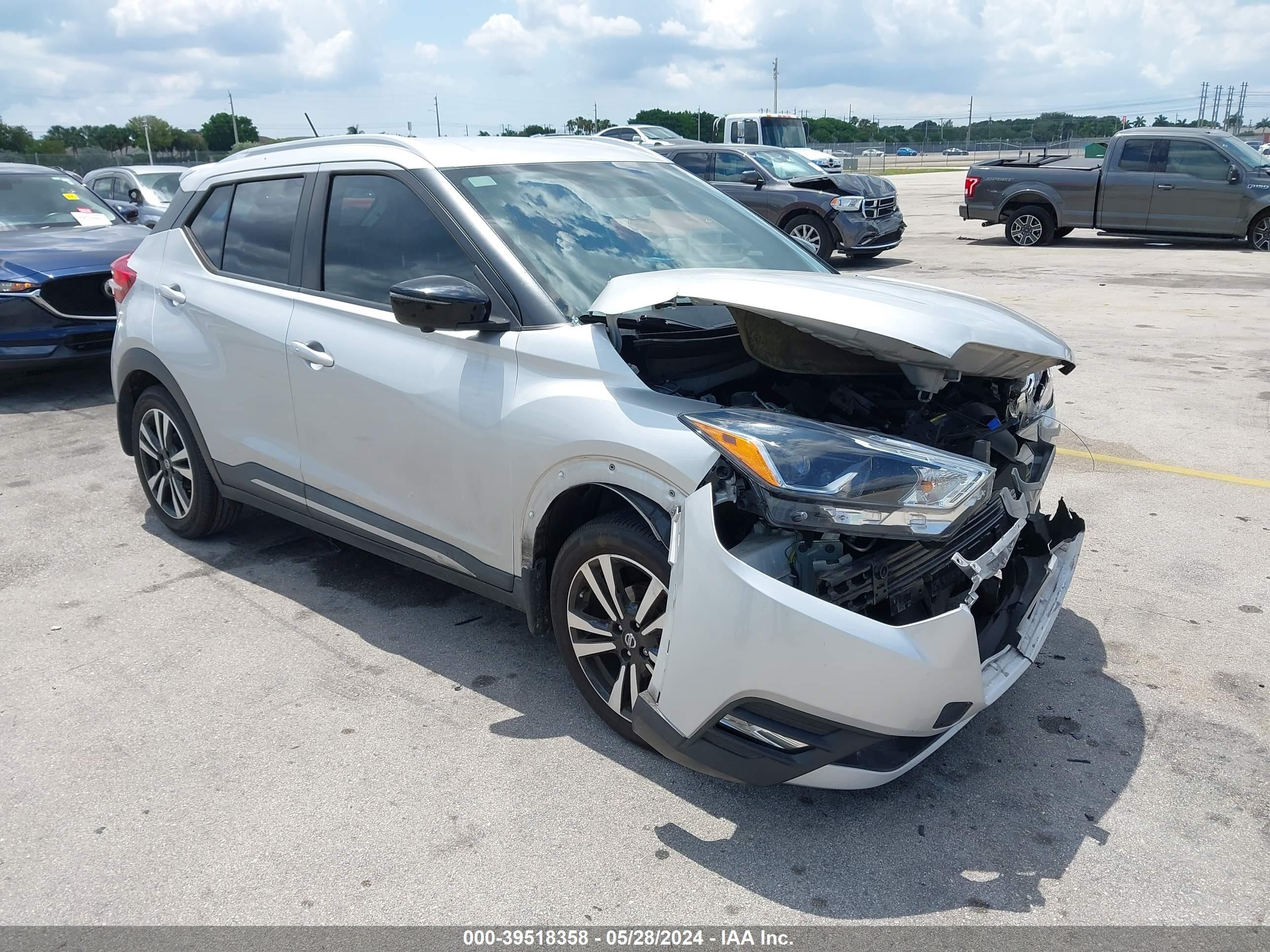 NISSAN KICKS 2018 3n1cp5cu7jl535127