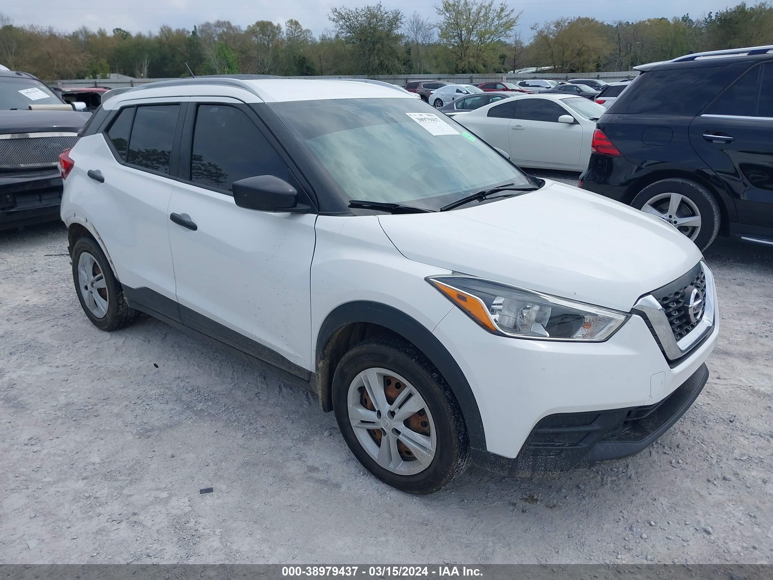 NISSAN KICKS 2018 3n1cp5cu8jl542359