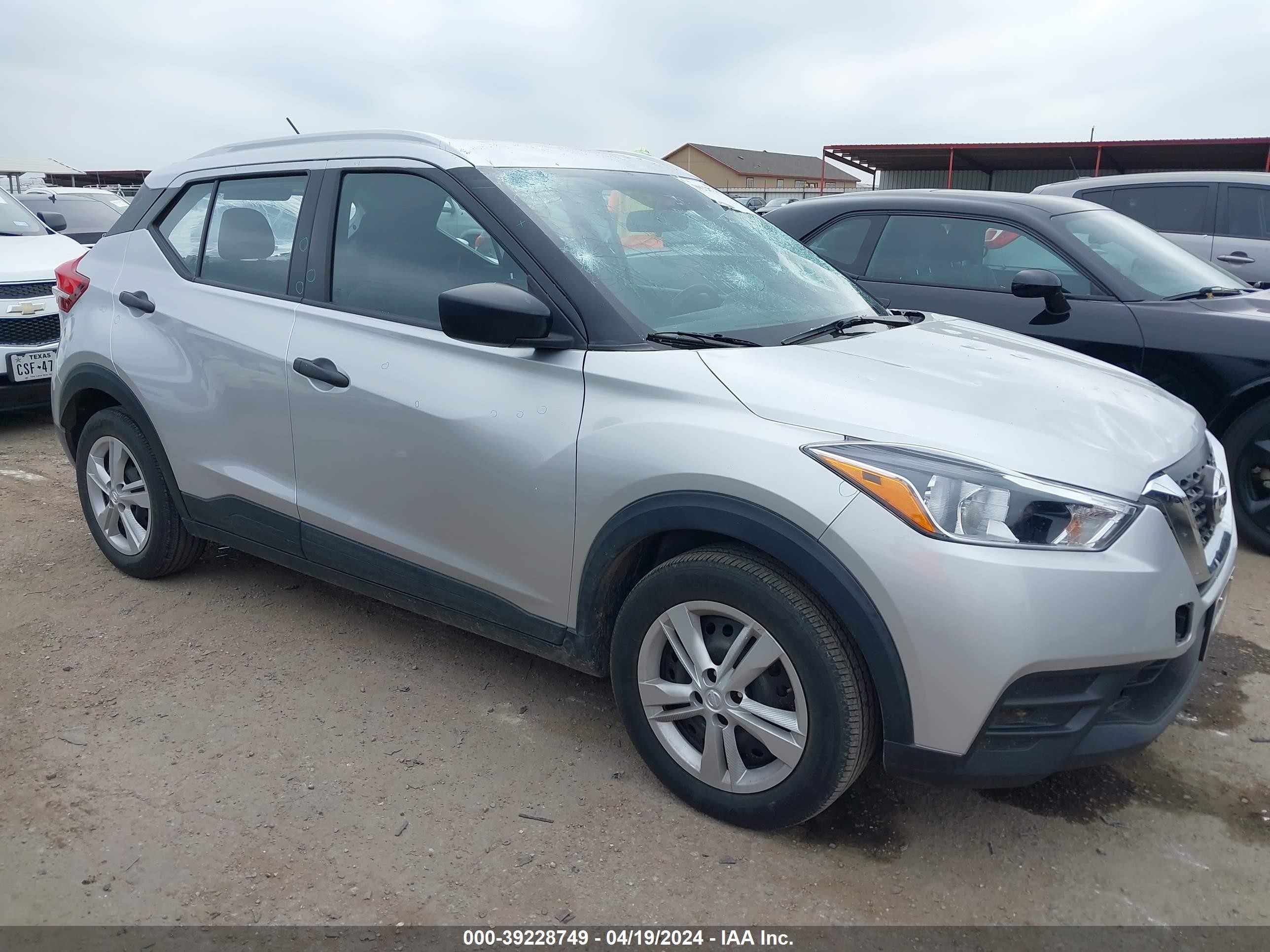 NISSAN KICKS 2019 3n1cp5cu8kl557574