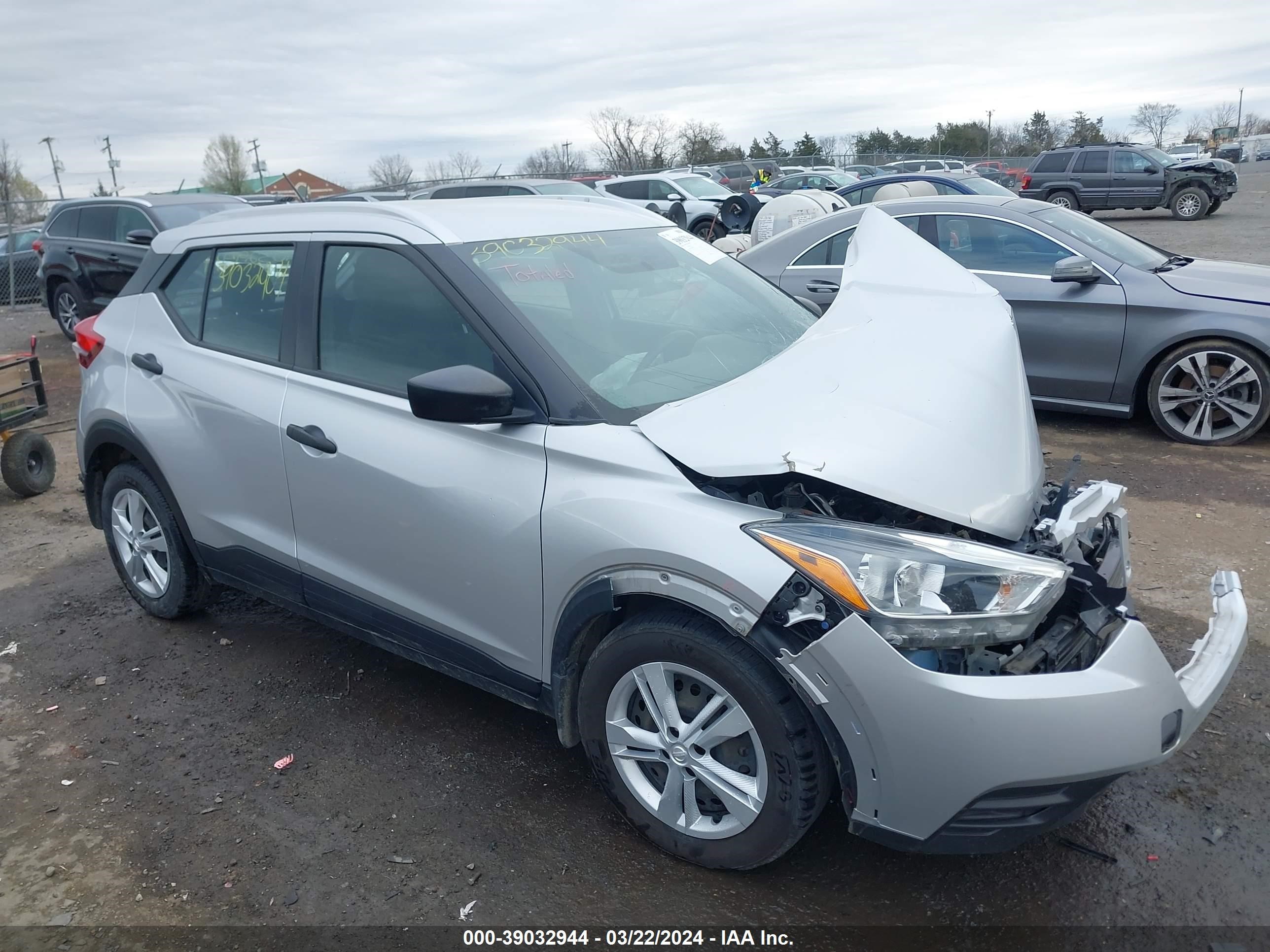 NISSAN KICKS 2019 3n1cp5cu8kl560104