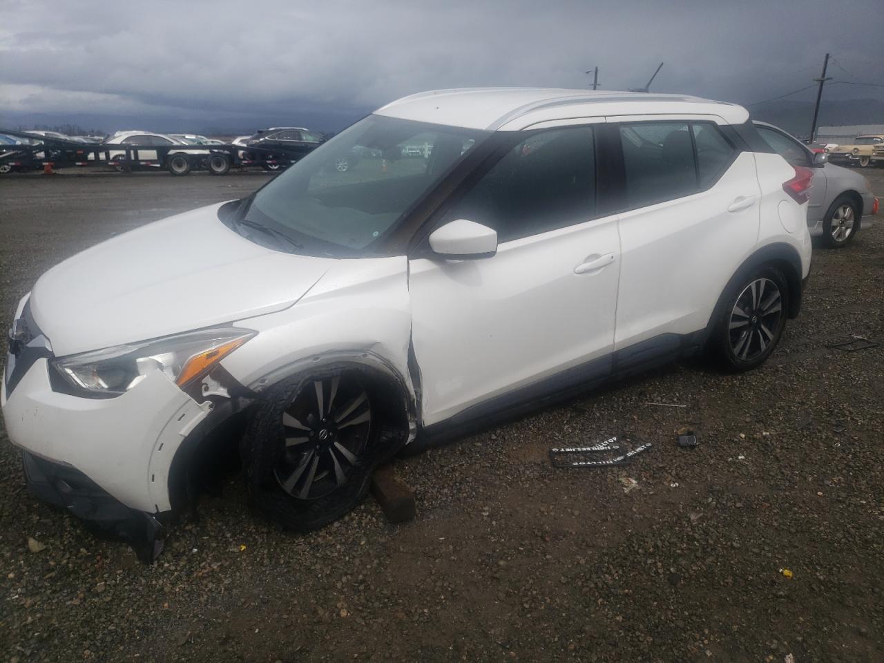 NISSAN KICKS 2018 3n1cp5cu9jl513548