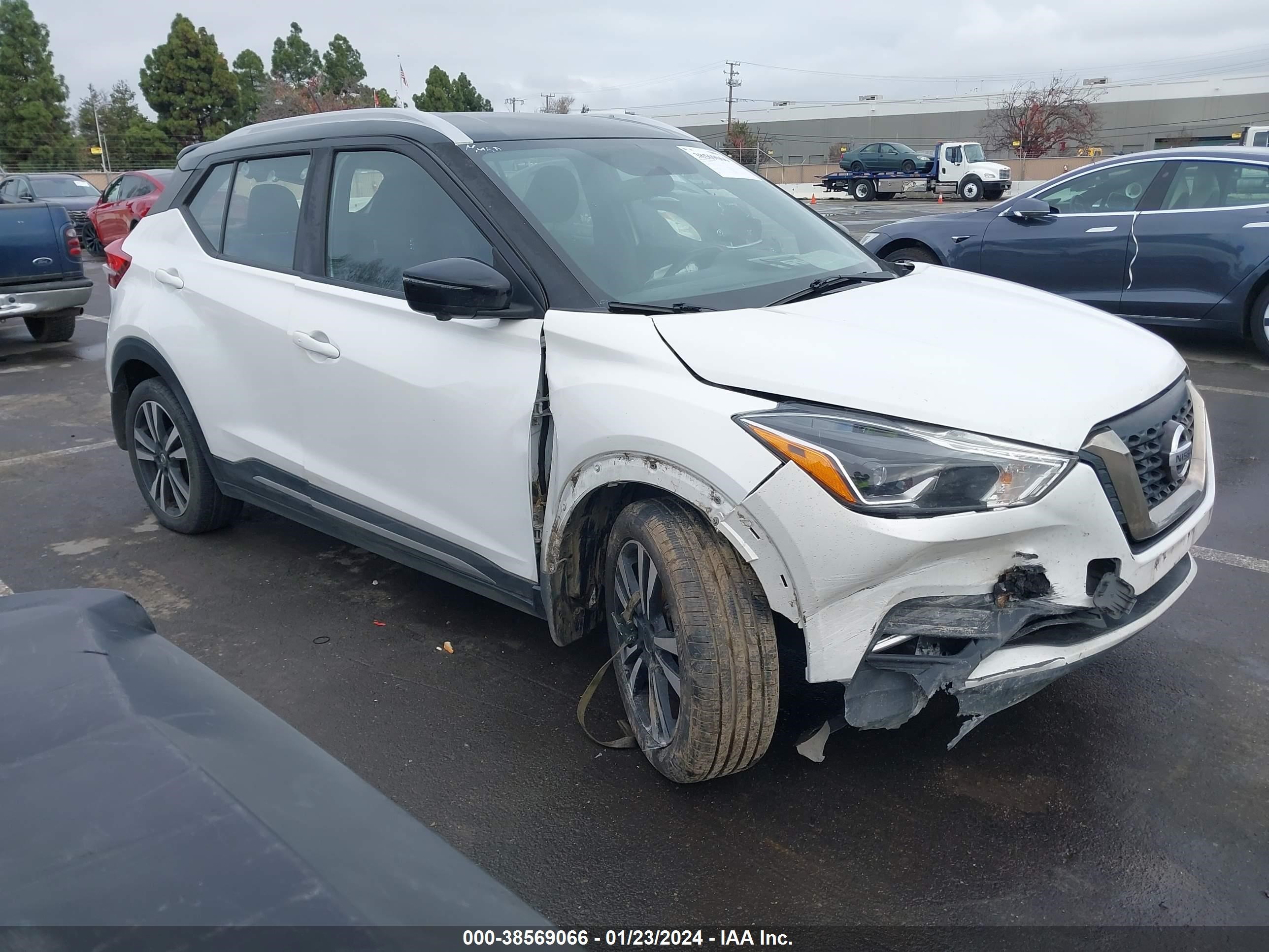 NISSAN KICKS 2018 3n1cp5cu9jl532732