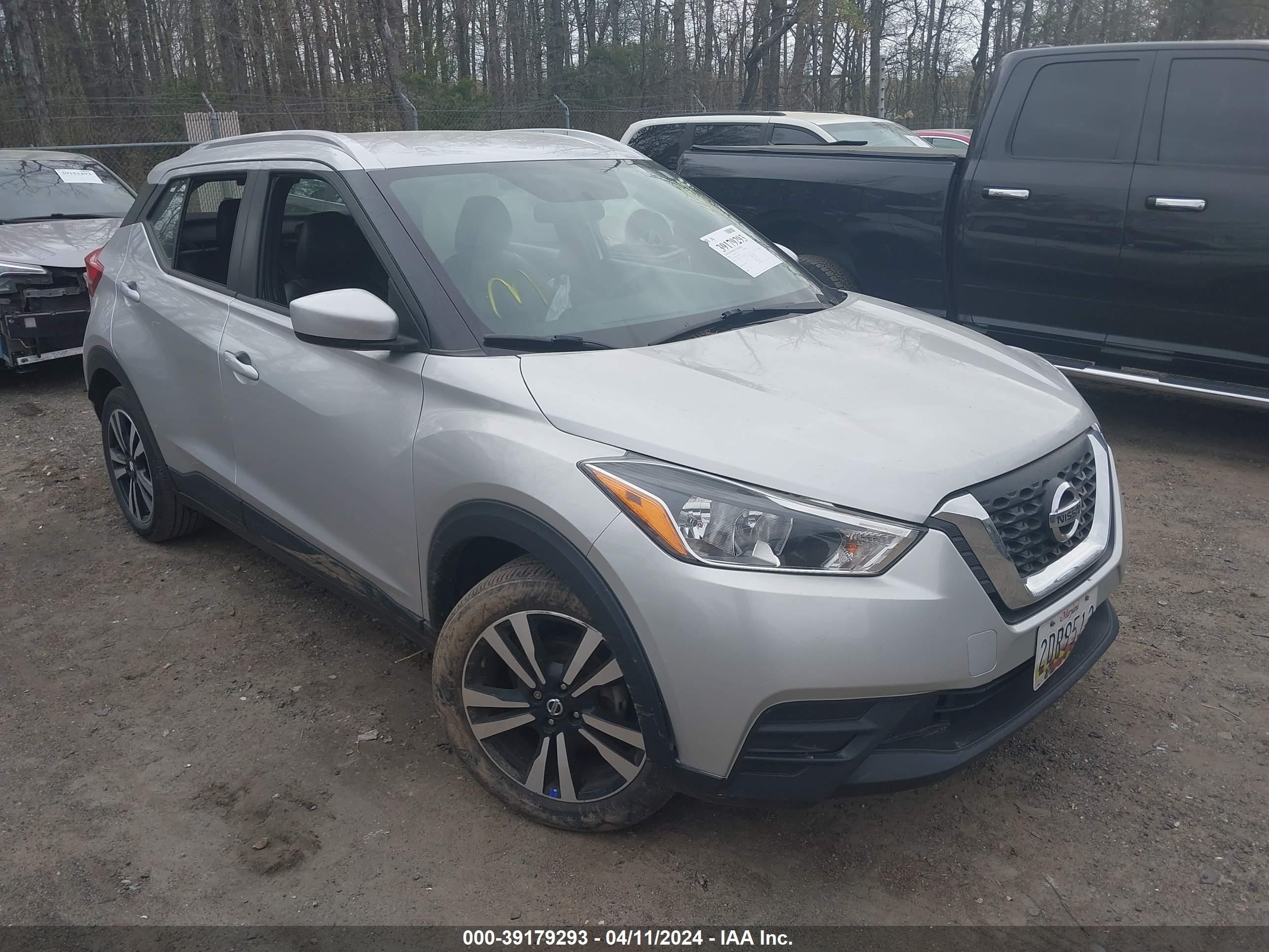 NISSAN KICKS 2018 3n1cp5cu9jl542130