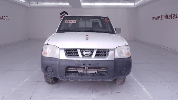 NISSAN 2400 2015 3n6dd23y3fk008210