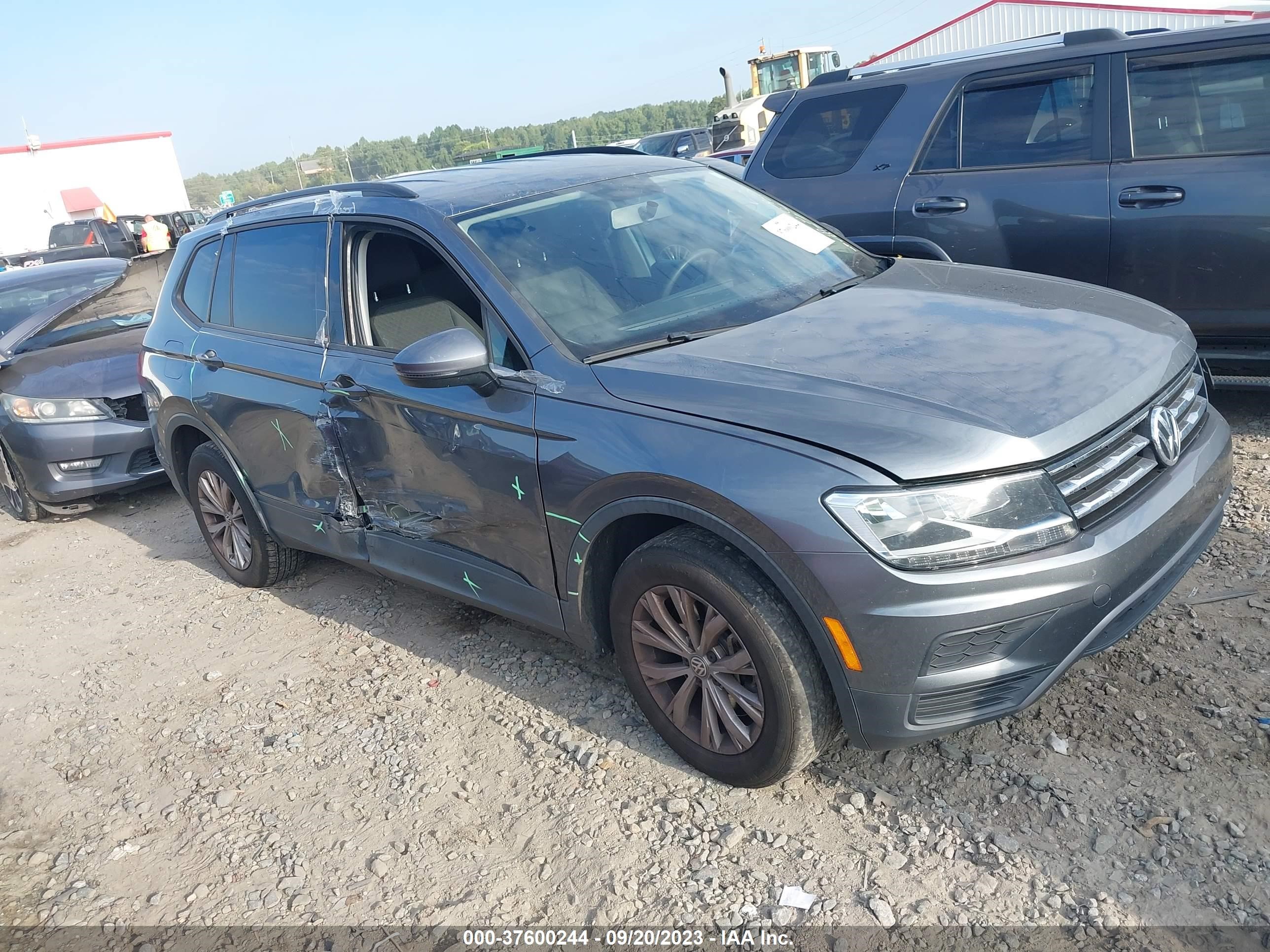 VOLKSWAGEN TIGUAN 2018 3vv0b7ax8jm048117