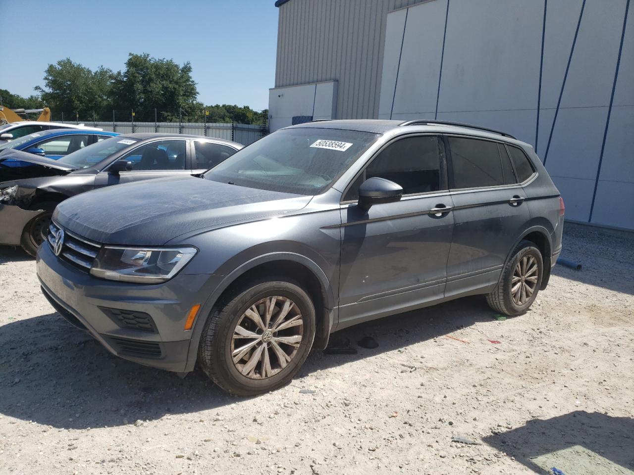 VOLKSWAGEN TIGUAN 2018 3vv1b7ax1jm120943