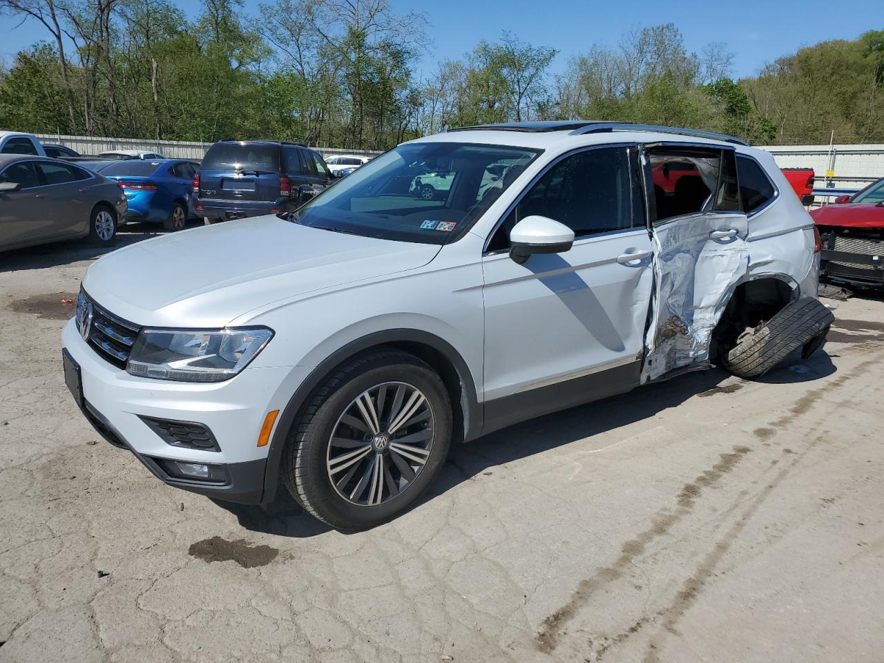 VOLKSWAGEN TIGUAN 2018 3vv2b7ax1jm068265