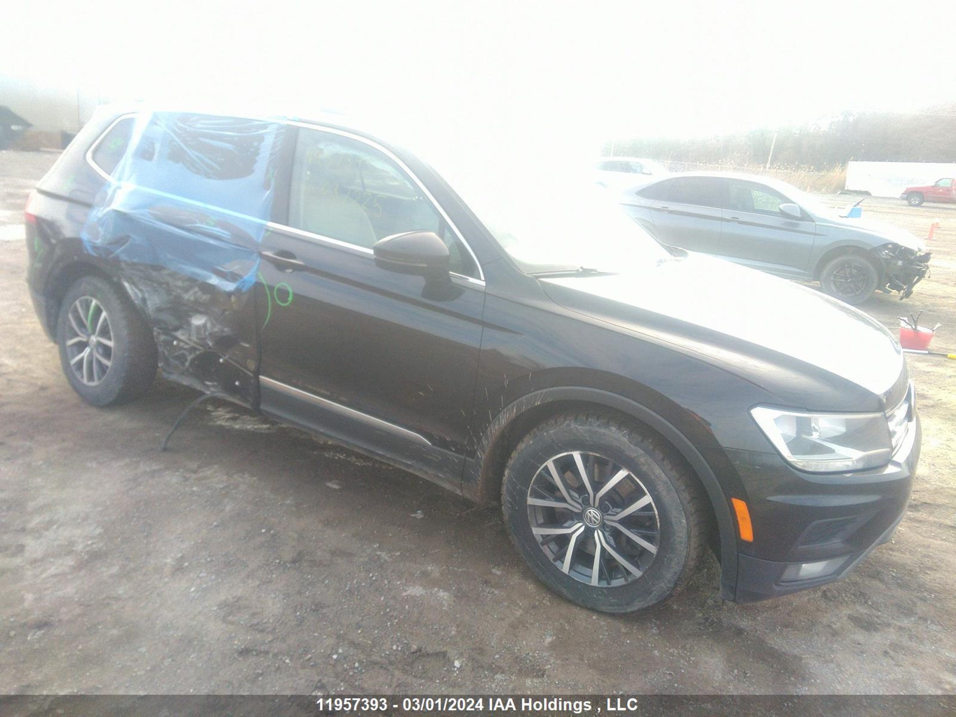 VOLKSWAGEN TIGUAN 2018 3vv2b7axxjm037225