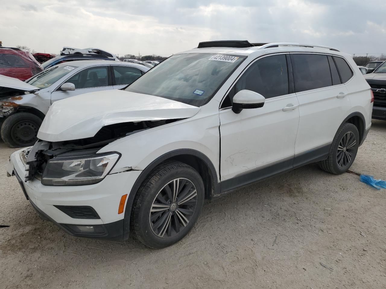 VOLKSWAGEN TIGUAN 2018 3vv3b7ax0jm050084