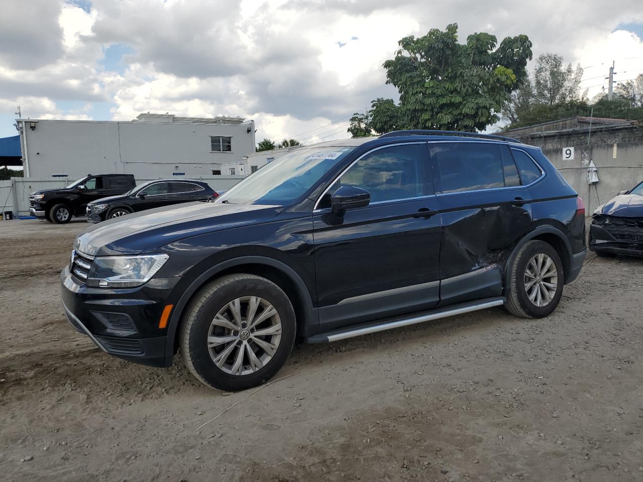 VOLKSWAGEN NULL 2018 3vv3b7ax0jm181662