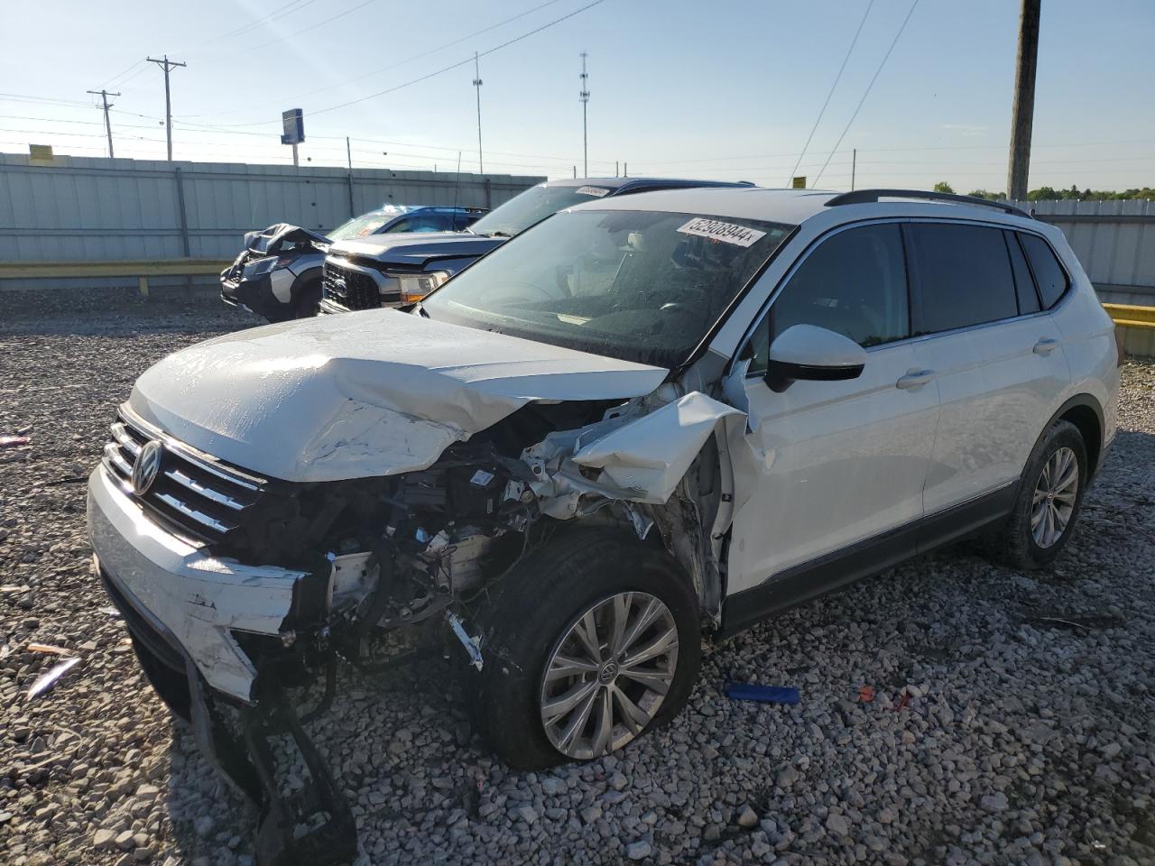 VOLKSWAGEN TIGUAN 2018 3vv3b7ax1jm056752