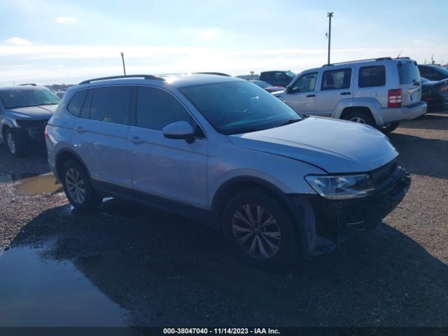 VOLKSWAGEN TIGUAN 2018 3vv3b7ax2jm030984