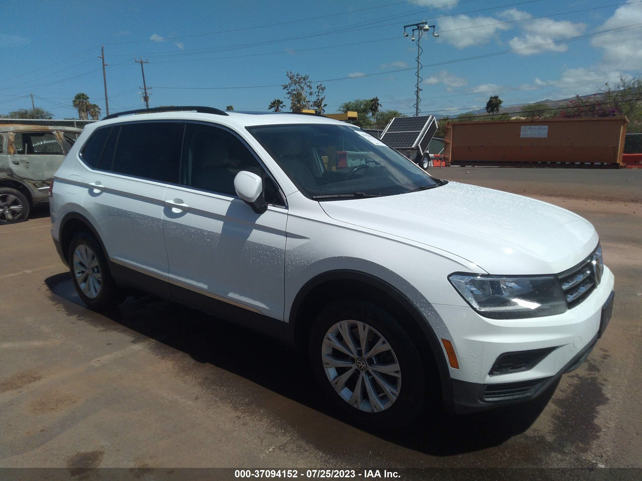 VOLKSWAGEN TIGUAN 2018 3vv3b7ax2jm159436