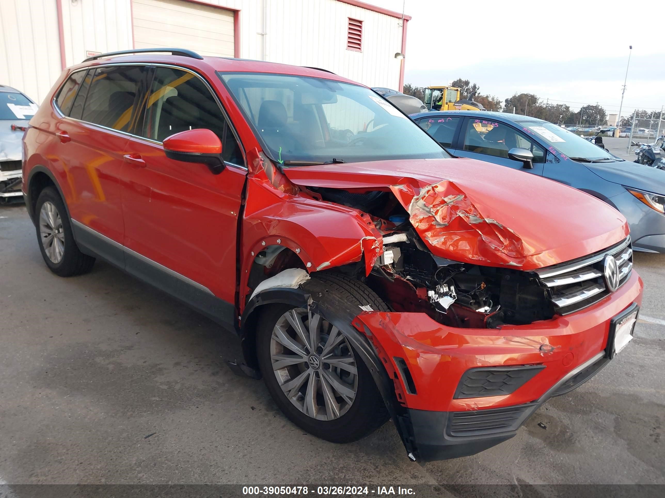 VOLKSWAGEN TIGUAN 2018 3vv3b7ax5jm090645