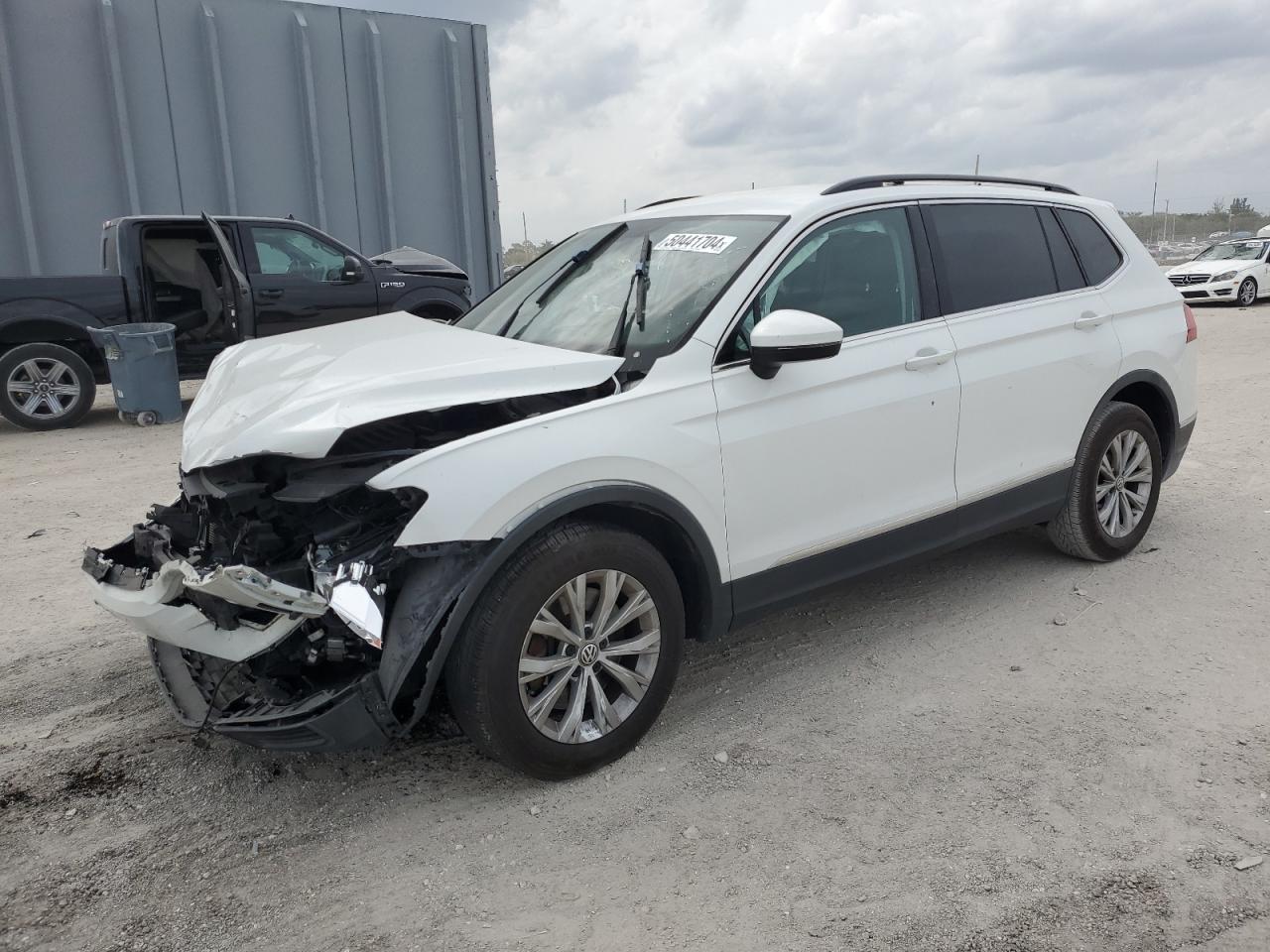 VOLKSWAGEN TIGUAN 2018 3vv3b7ax8jm074262