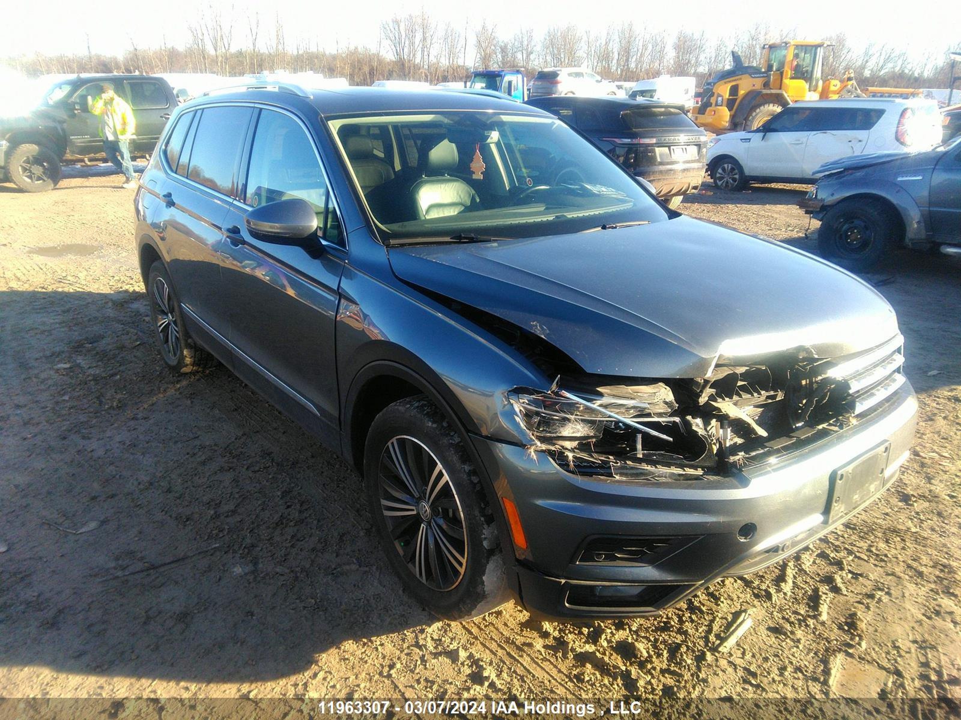 VOLKSWAGEN TIGUAN 2018 3vv4b7ax1jm013596