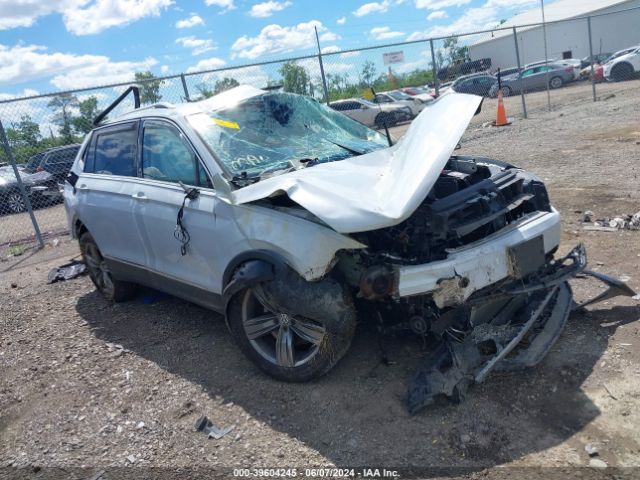 VOLKSWAGEN TIGUAN 2018 3vv4b7ax2jm203147