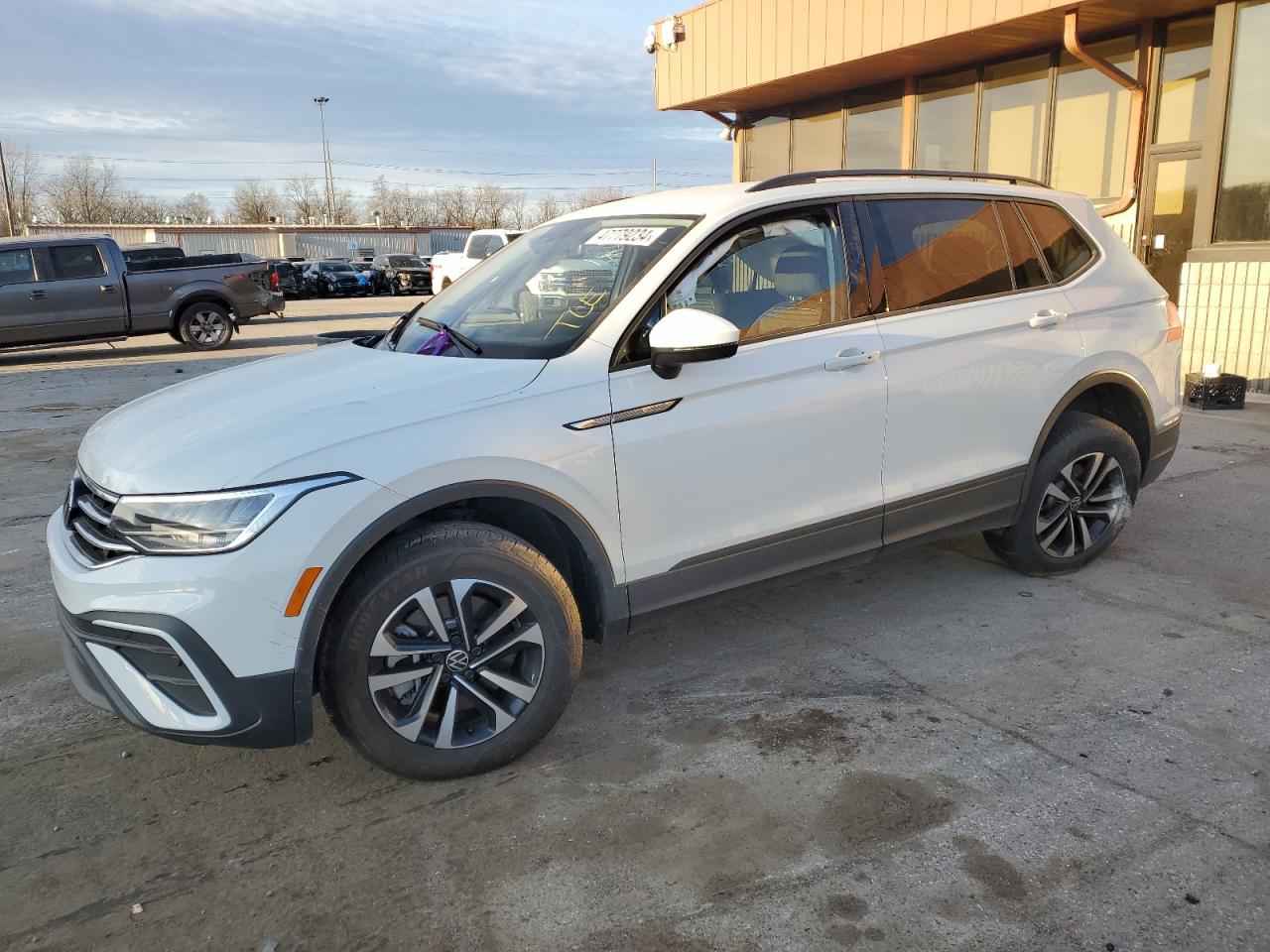 VOLKSWAGEN TIGUAN 2023 3vvrb7ax8pm114570