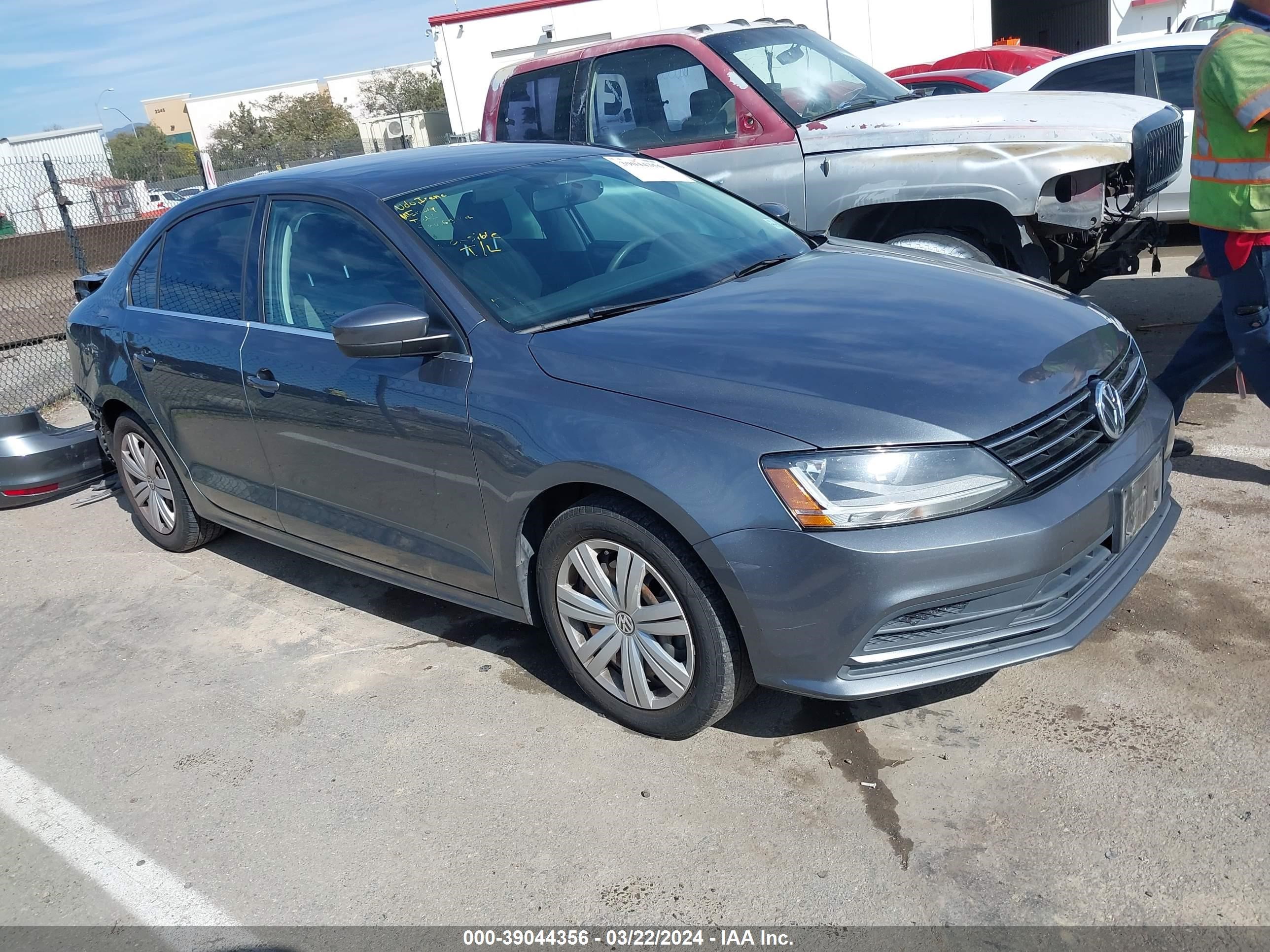 VOLKSWAGEN JETTA 2017 3vw2b7aj3hm270736