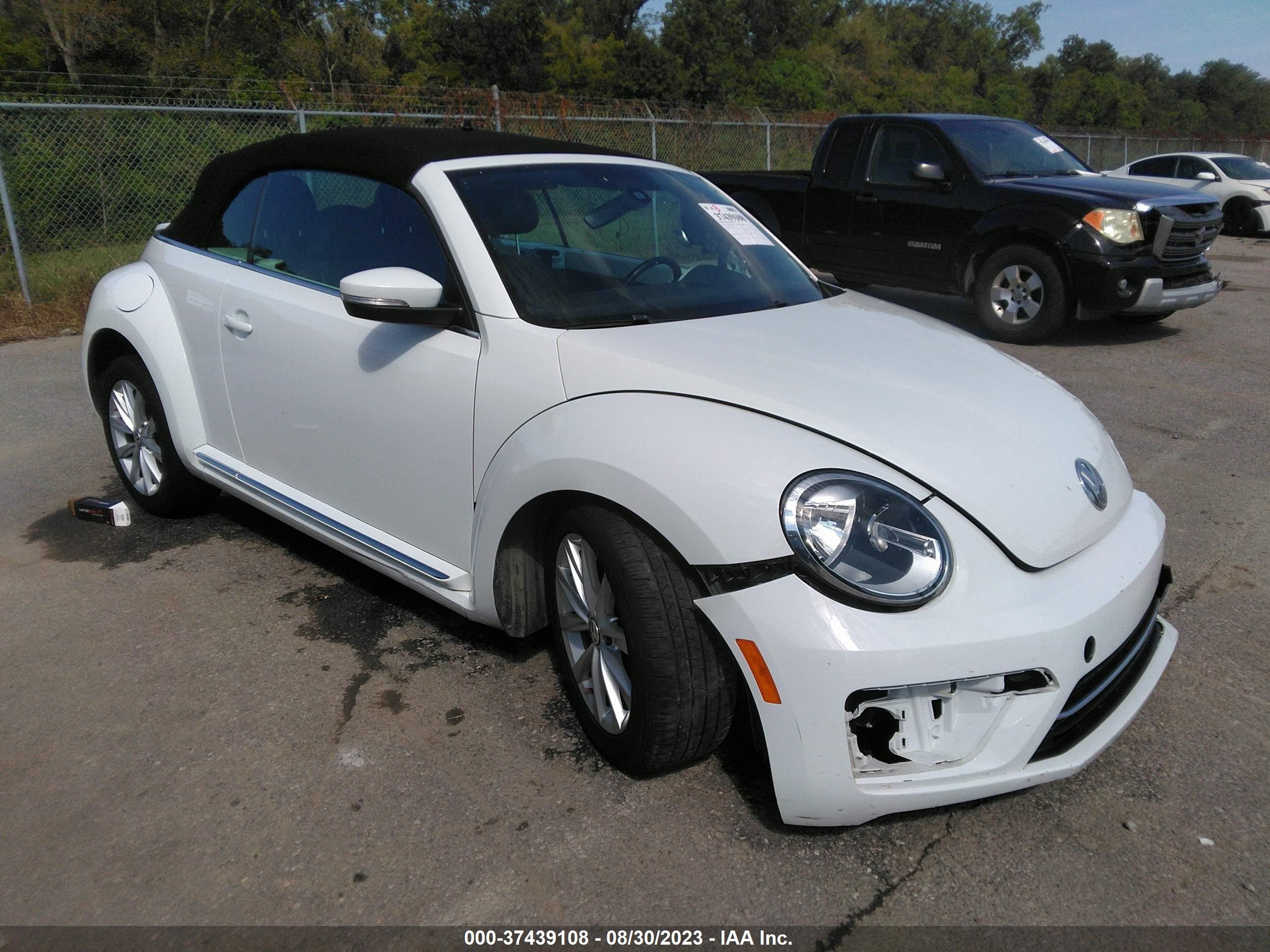 VOLKSWAGEN BEETLE 2018 3vw5daat8jm517051