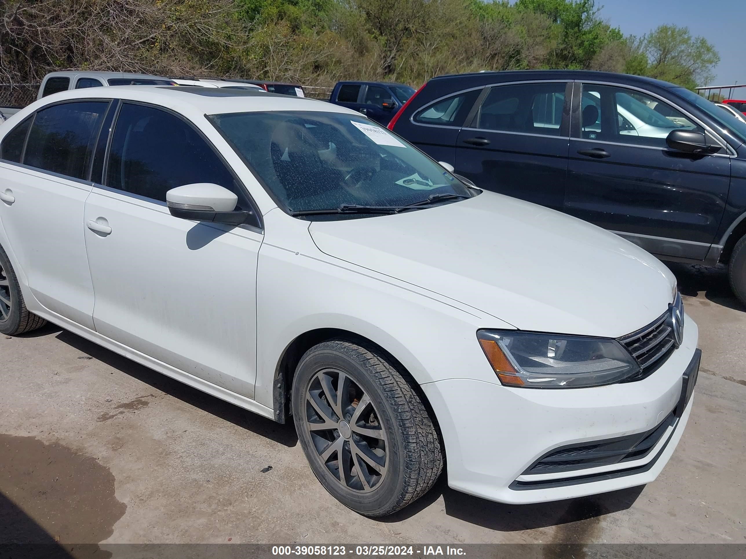 VOLKSWAGEN JETTA 2018 3vwdb7aj3jm214049