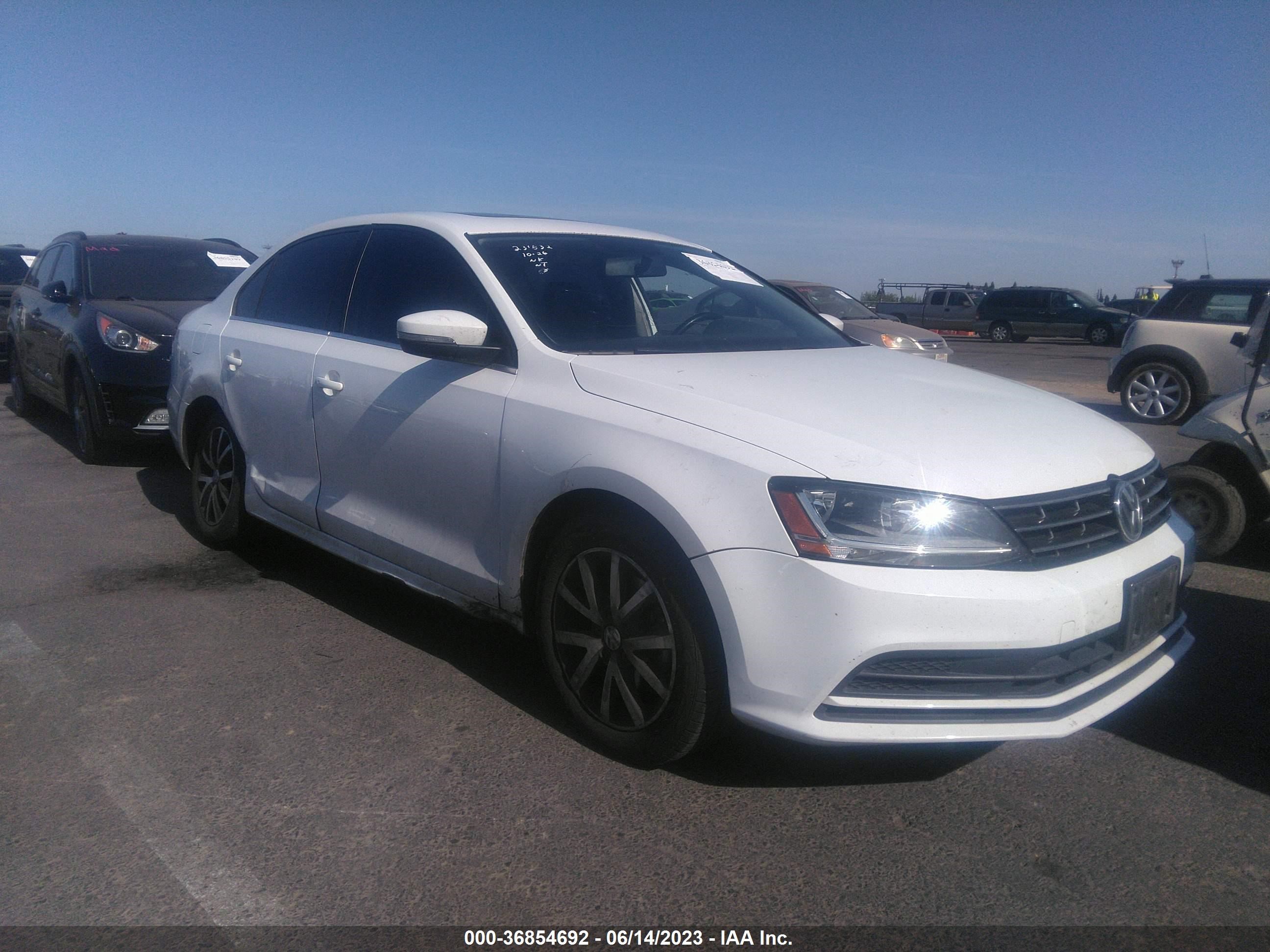 VOLKSWAGEN JETTA 2018 3vwdb7aj4jm231832