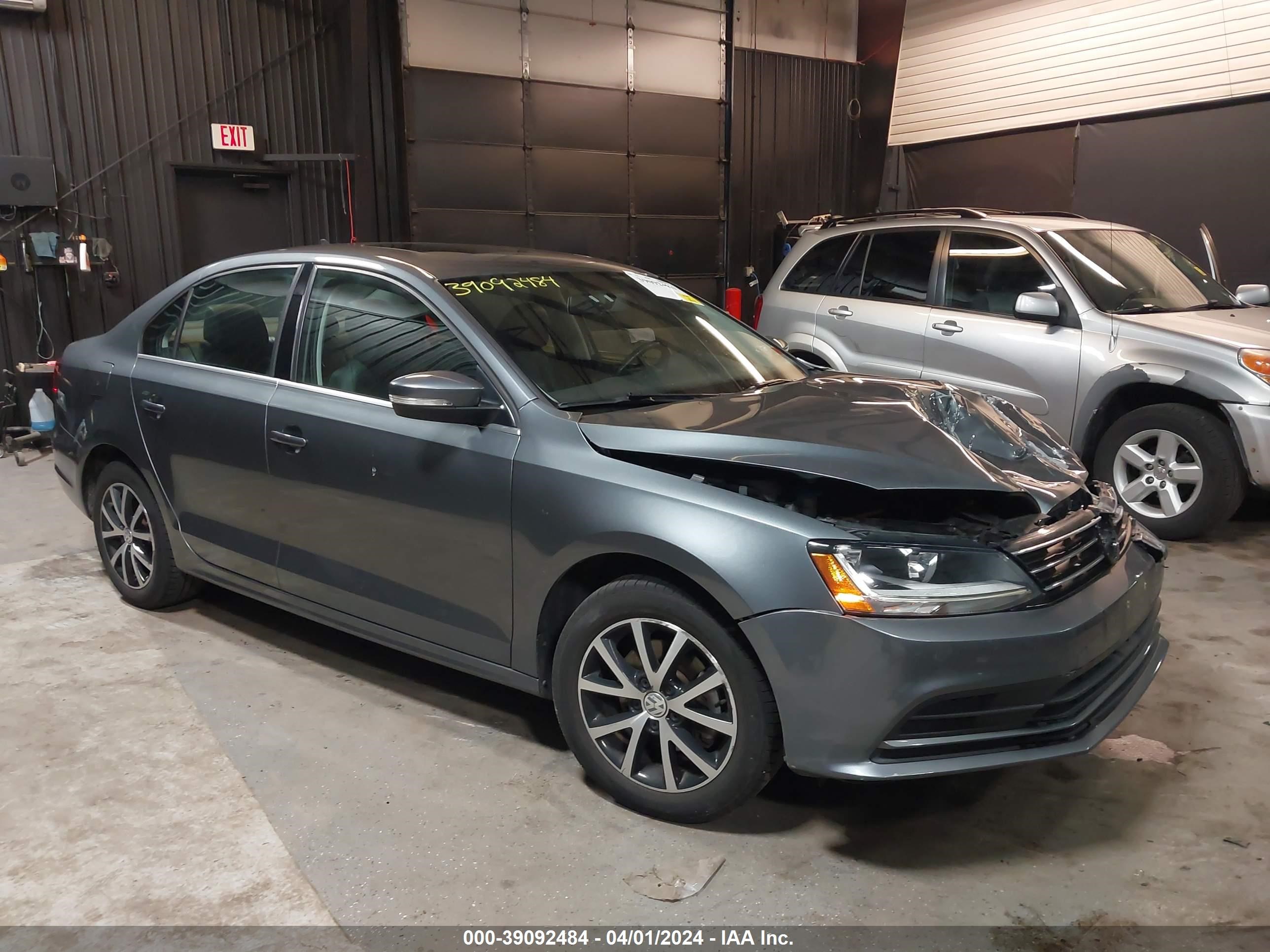 VOLKSWAGEN JETTA 2018 3vwdb7aj9jm260341