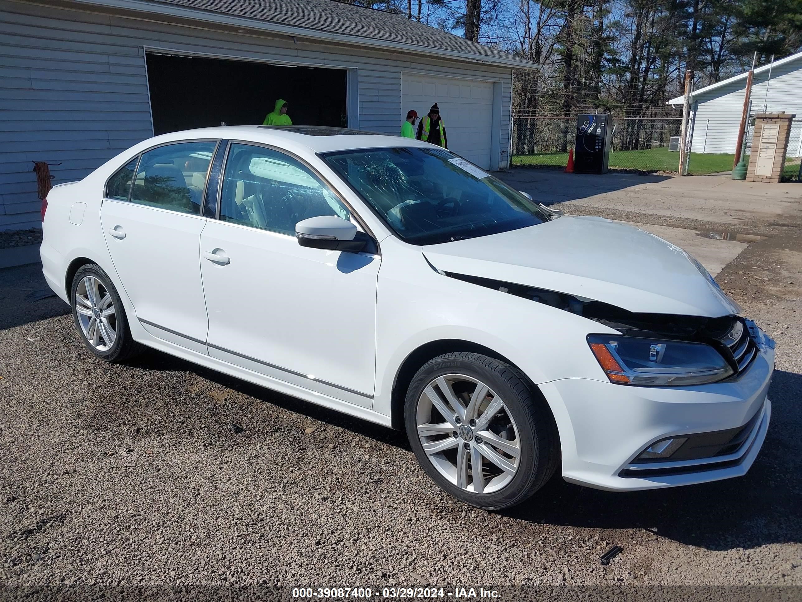 VOLKSWAGEN JETTA 2017 3vwl17aj1hm213247