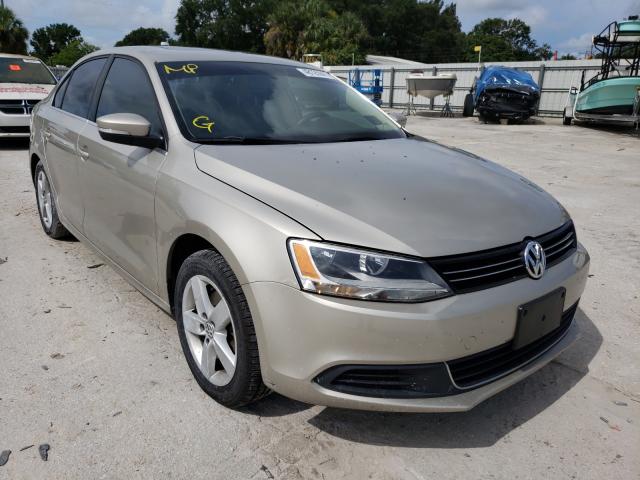 VOLKSWAGEN NULL 2014 3vwll7aj8em284970