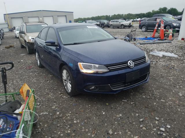 VOLKSWAGEN NULL 2014 3vwll7aj8em331754