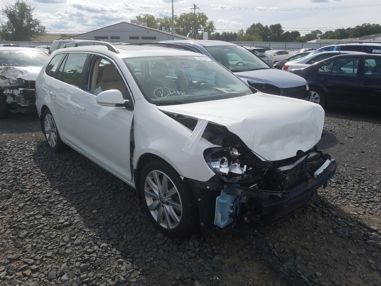 VOLKSWAGEN NULL 2014 3vwml7aj9em627077