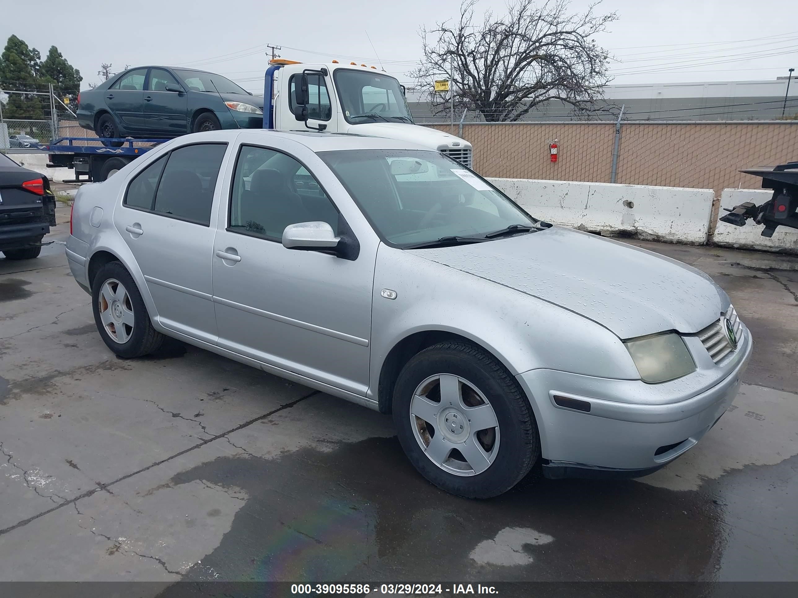 VOLKSWAGEN JETTA 2001 3vwsb69m11m119683