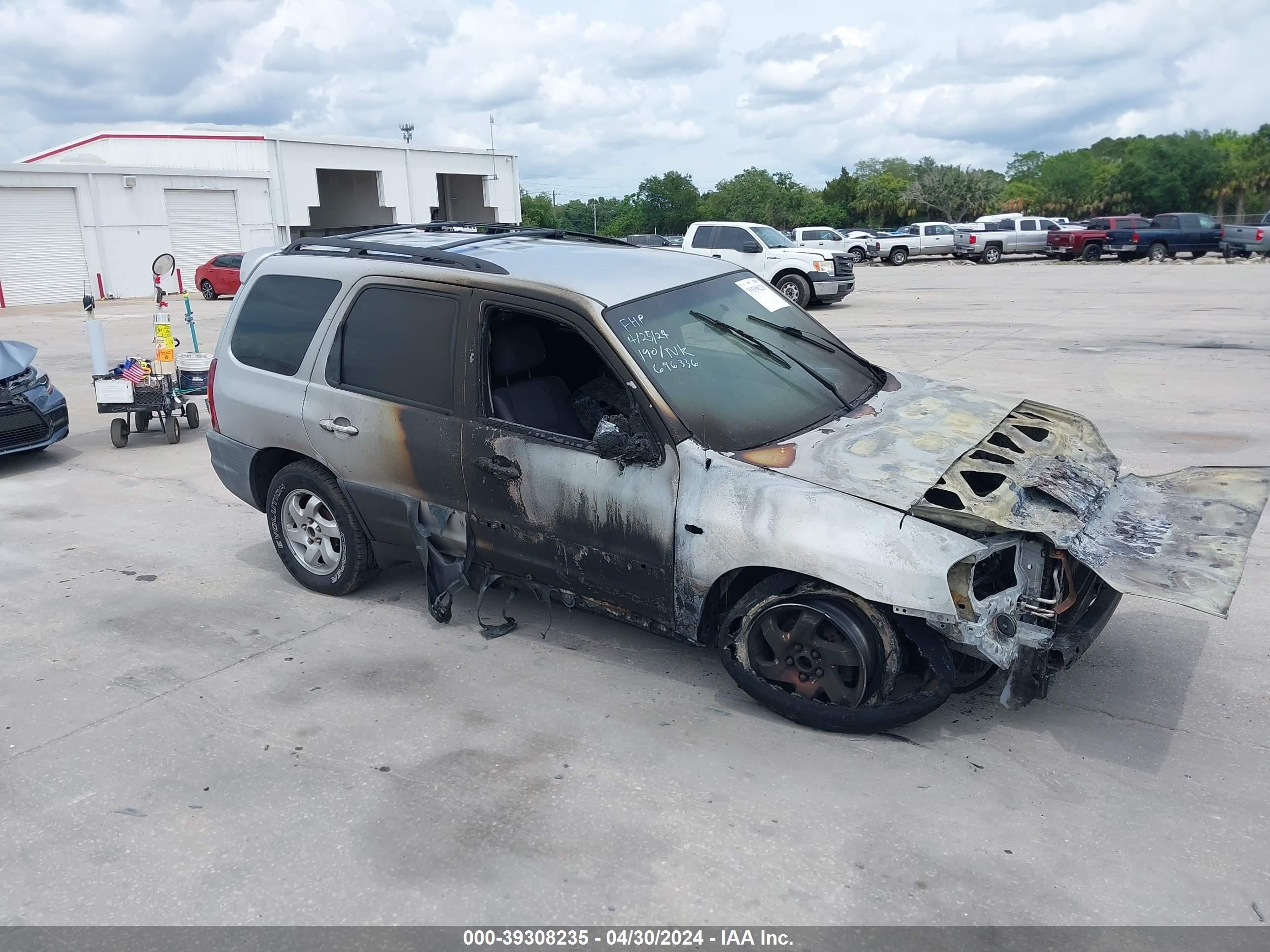 MAZDA TRIBUTE 2004 4f2yz02b84km16492