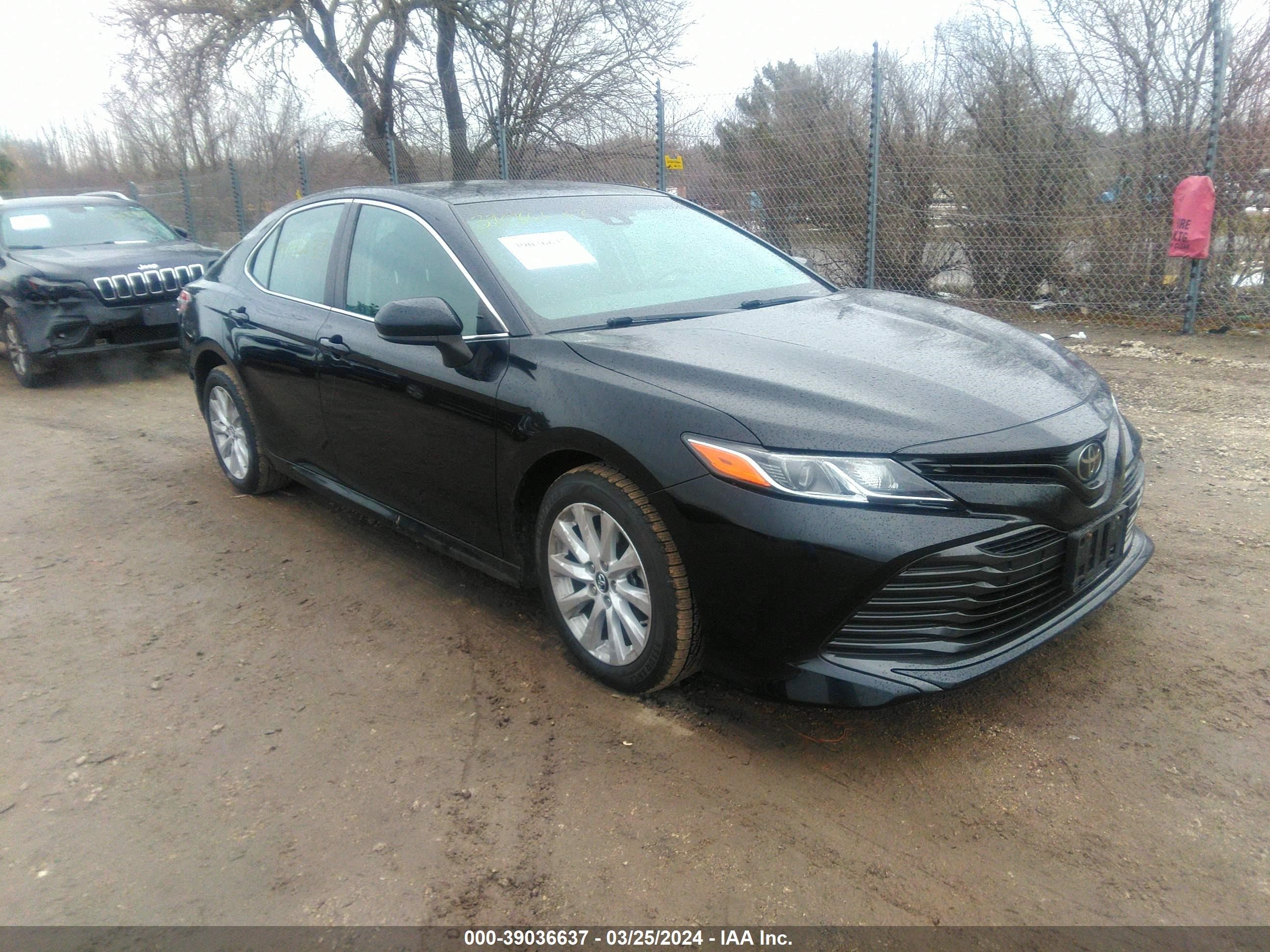 TOYOTA CAMRY 2018 4t1b11hk0ju136068