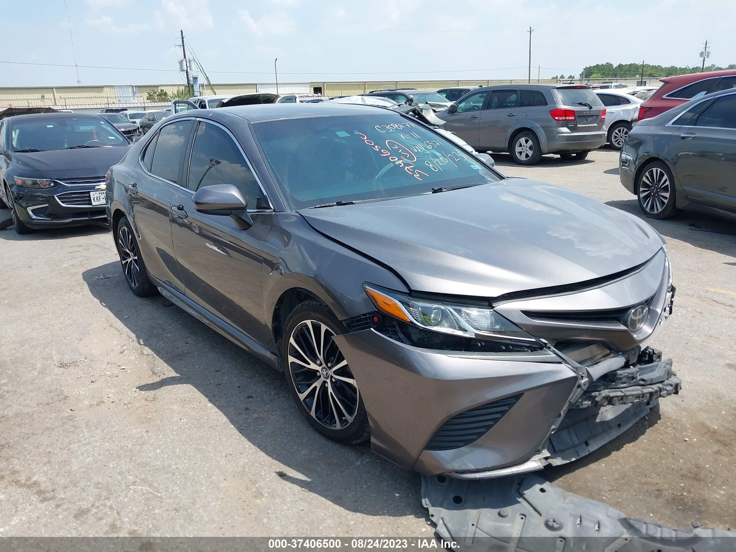 TOYOTA CAMRY 2018 4t1b11hk0ju566571