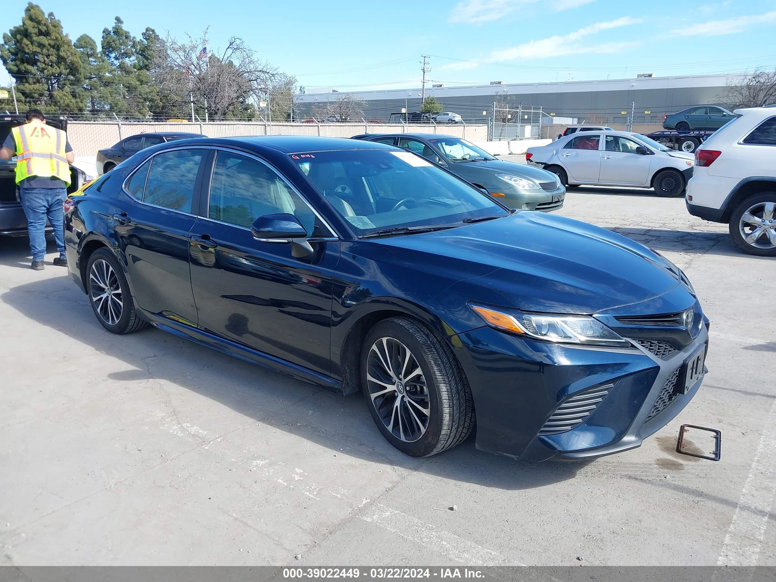 TOYOTA CAMRY 2018 4t1b11hk0ju665214