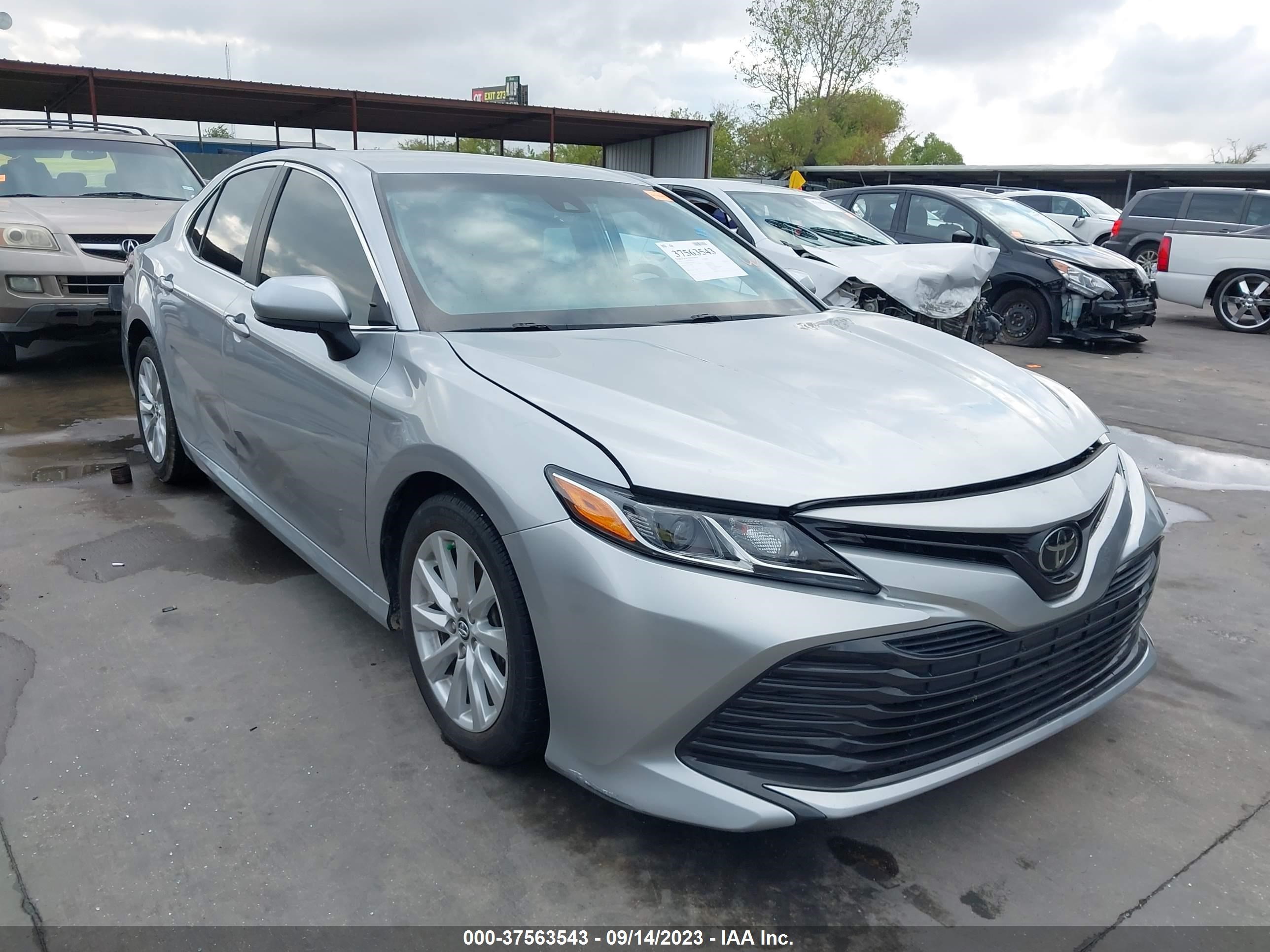 TOYOTA CAMRY 2018 4t1b11hk1ju069903