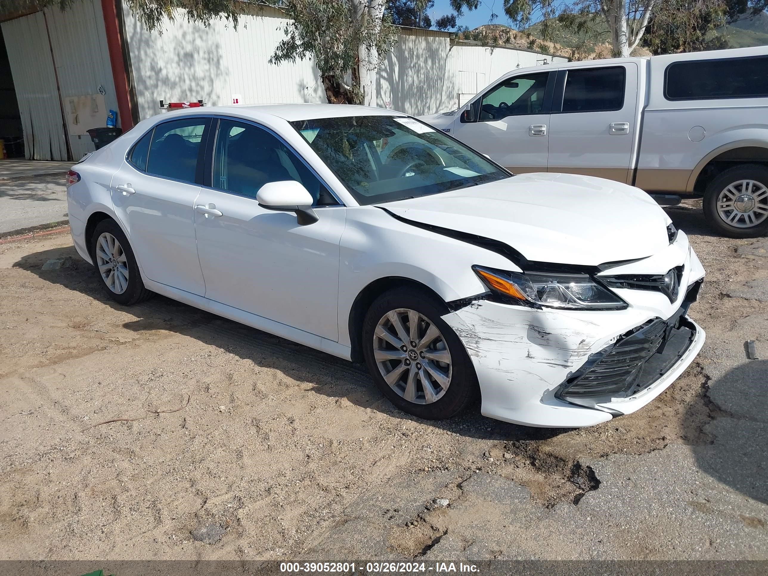 TOYOTA CAMRY 2018 4t1b11hk1ju627538