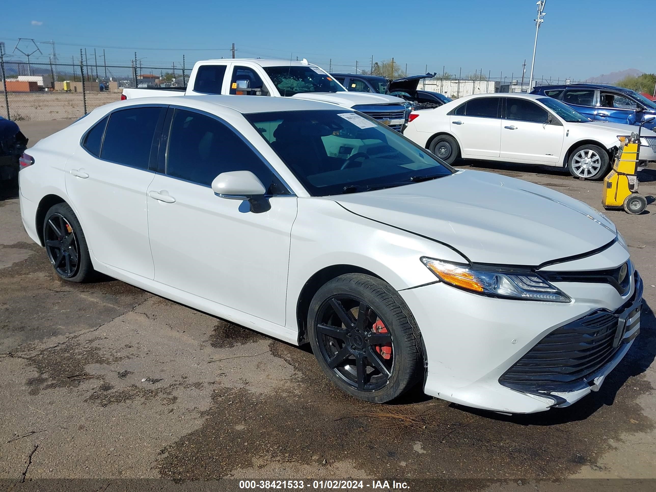 TOYOTA CAMRY 2018 4t1b11hk4ju011106