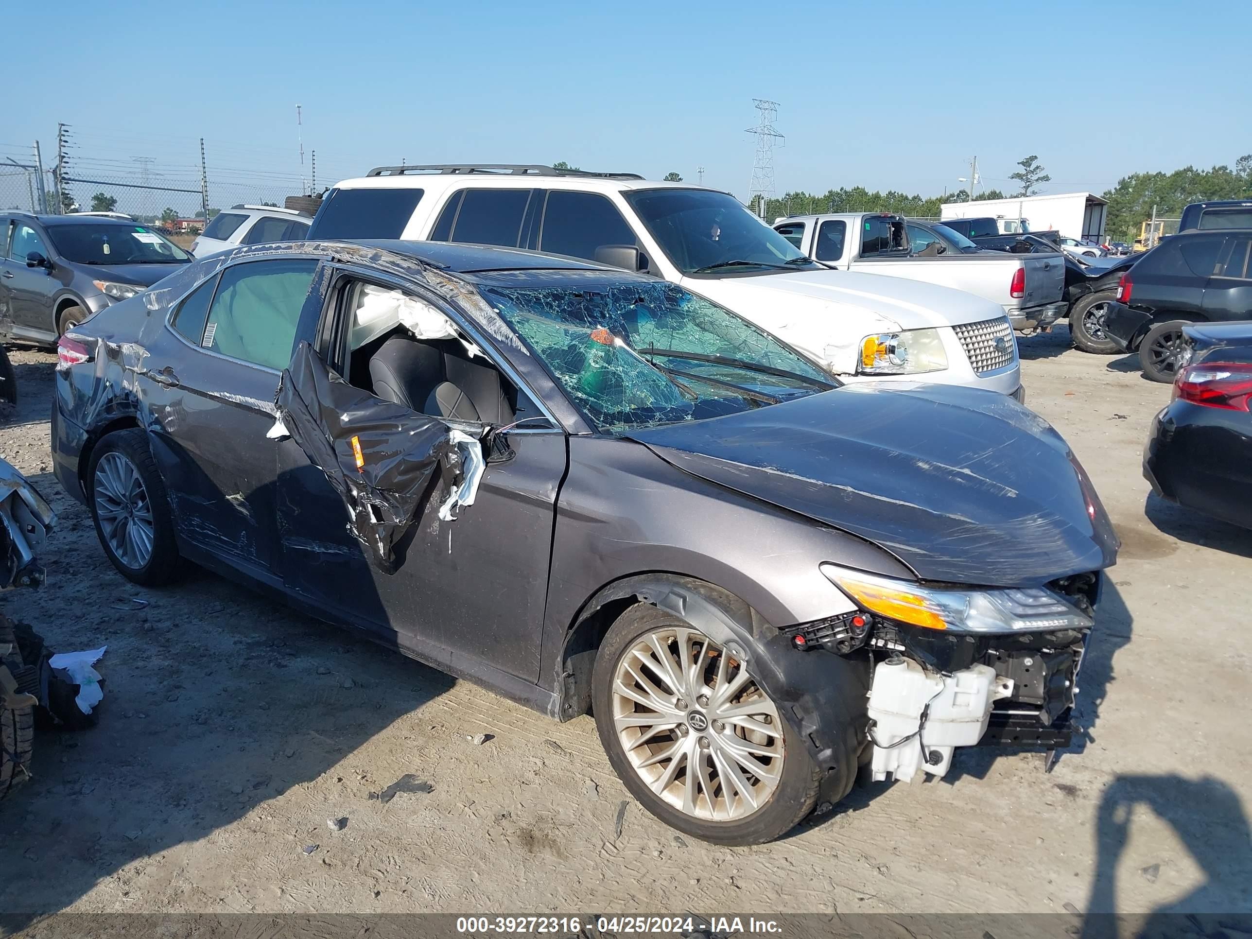 TOYOTA CAMRY 2018 4t1b11hk6ju039067