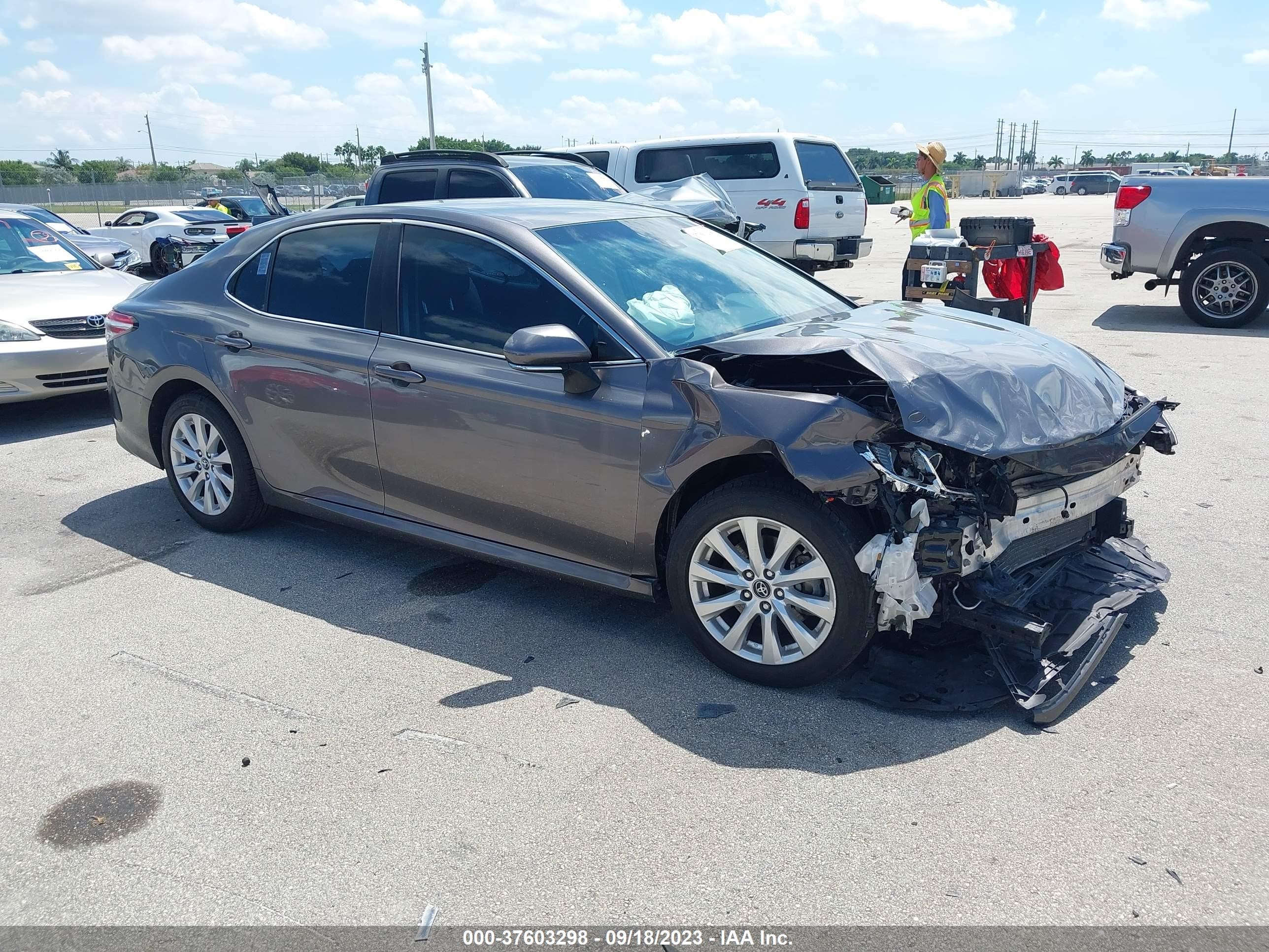 TOYOTA CAMRY 2018 4t1b11hk8ju519059