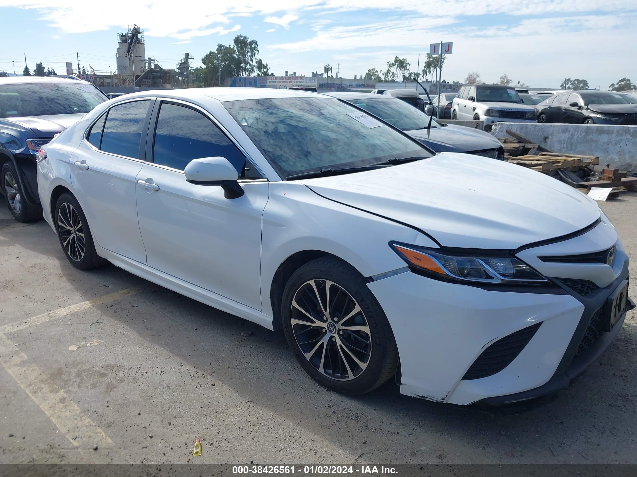 TOYOTA CAMRY 2018 4t1b11hk9ju544150