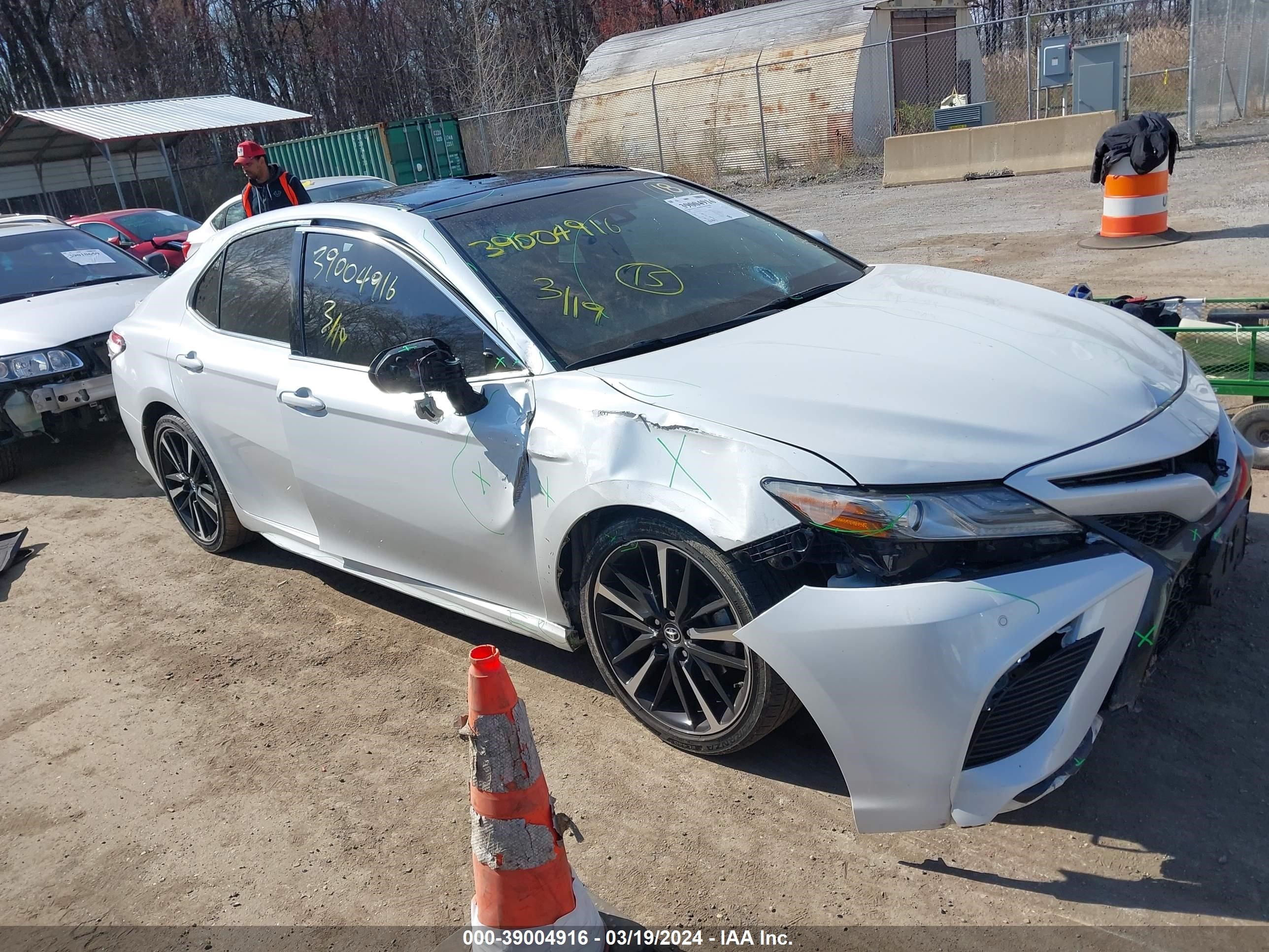 TOYOTA CAMRY 2018 4t1b61hk3ju065272