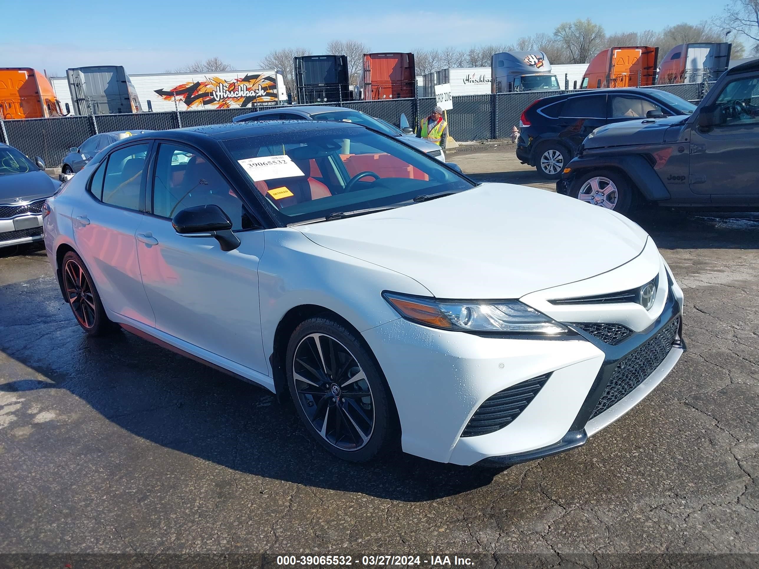 TOYOTA CAMRY 2018 4t1b61hkxju158418