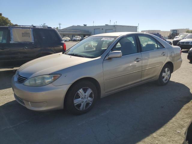 TOYOTA CAMRY LE 2005 4t1be30k15u981027